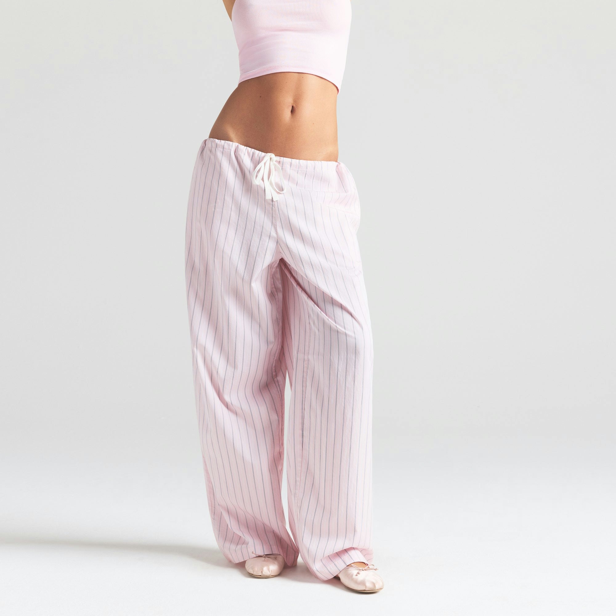 COTTON POPLIN STRAIGHT LEG PANT | PALE PINK AB PENCIL STRIPE ON A MODEL SIDE VIEW | FOCUS: 0.0, 1.0, 0.9