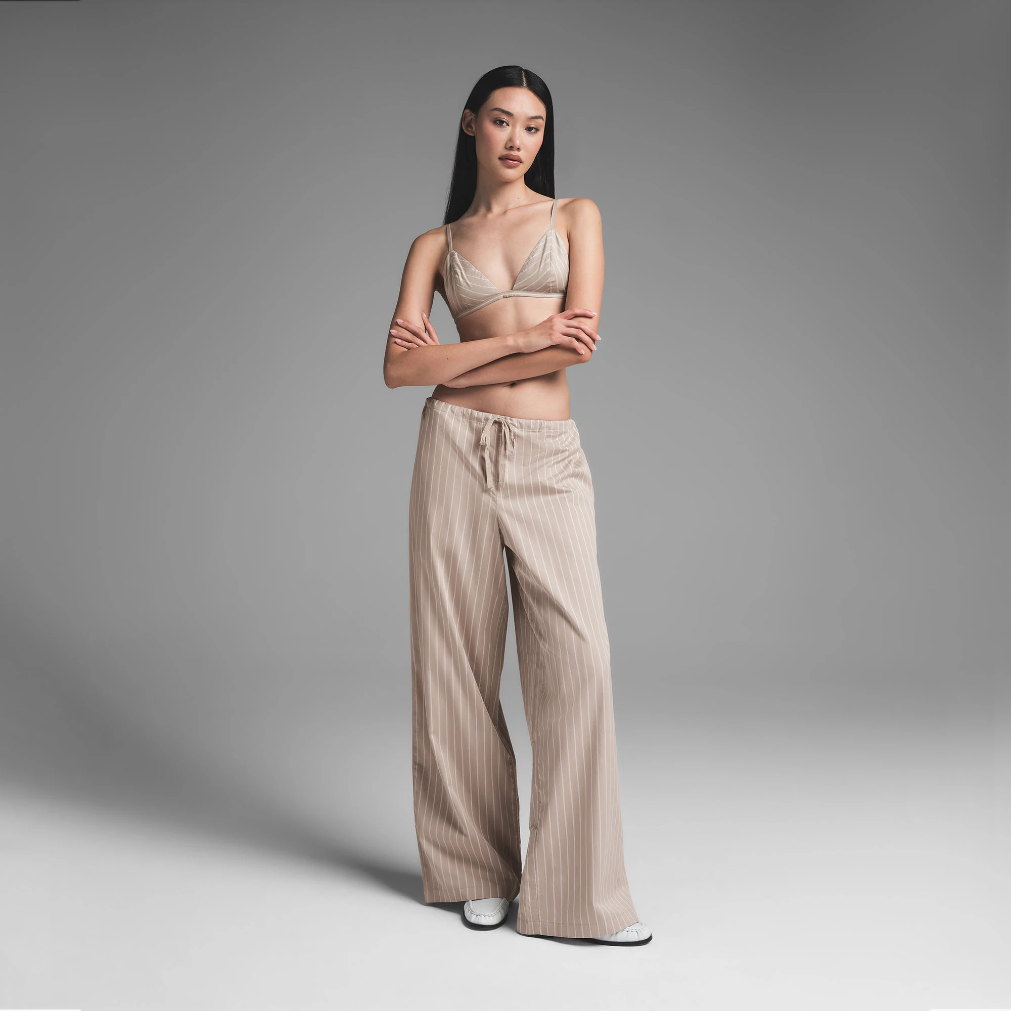 COTTON POPLIN STRAIGHT LEG PANT | STONE STRIPE ON A MODEL FRONT VIEW | FOCUS: 0.0, 1.0, 0.9