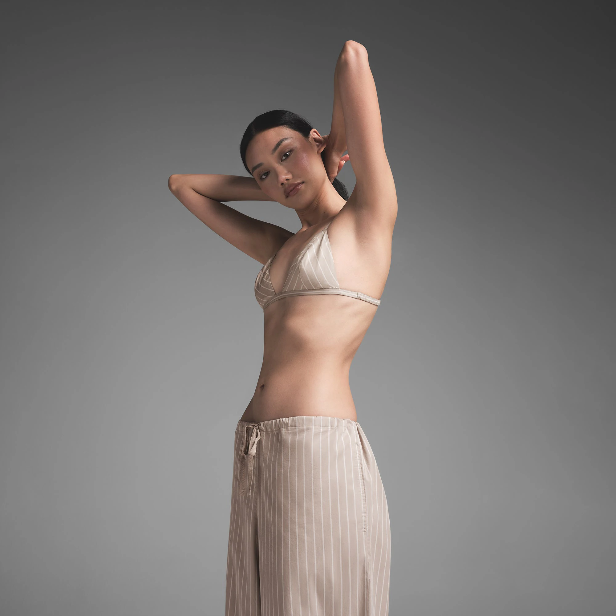 COTTON POPLIN STRAIGHT LEG PANT | STONE STRIPE ON A MODEL SIDE VIEW | FOCUS: 0.0, 1.0, 0.9