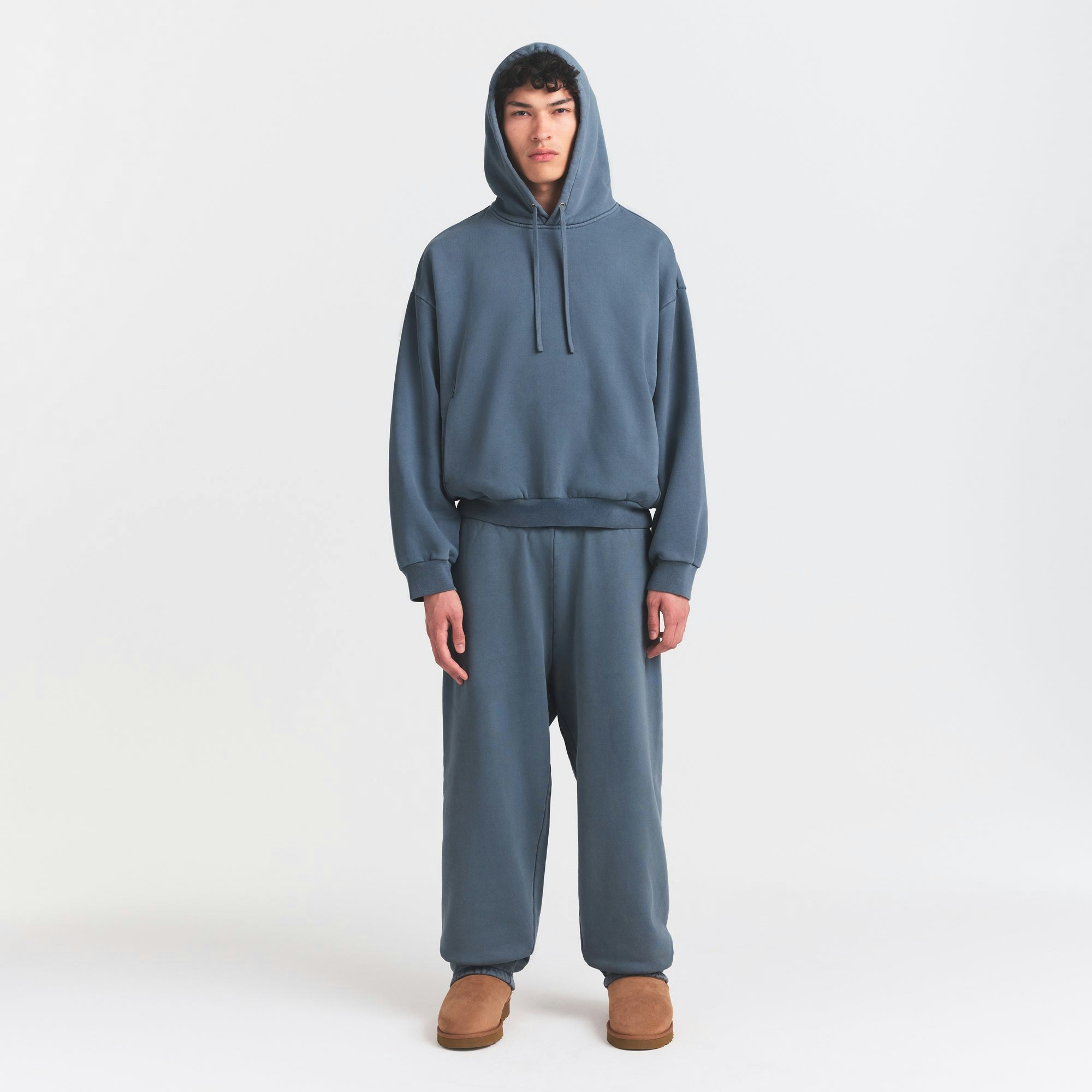 HEAVYWEIGHT FLEECE MENS JOGGER | KYANITE ON A MODEL FRONT VIEW @ | FOCUS: 0.0, 1.0, 0.9