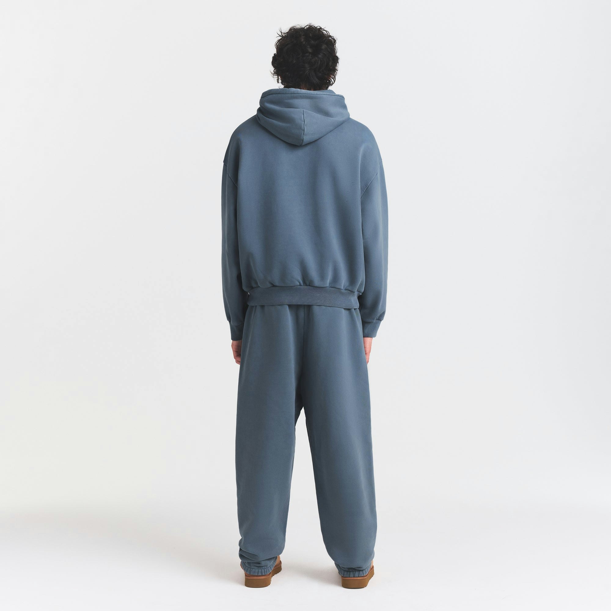 HEAVYWEIGHT FLEECE MENS JOGGER | KYANITE ON A MODEL FRONT VIEW @ | FOCUS: 0.0, 1.0, 0.9