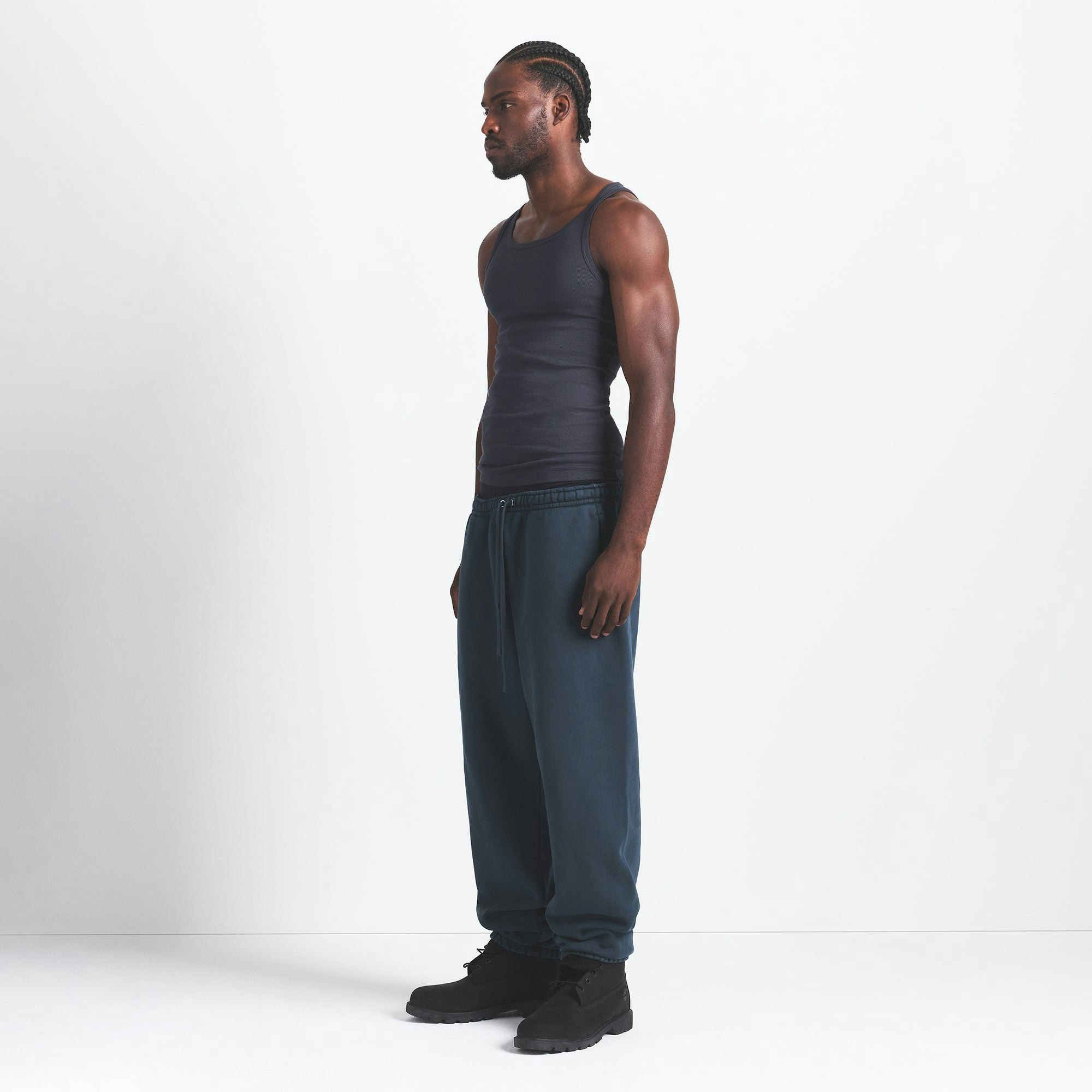 HEAVYWEIGHT FLEECE MENS JOGGER | NAVY ON A MODEL SIDE VIEW @ | FOCUS: 0.0, 1.0, 0.9