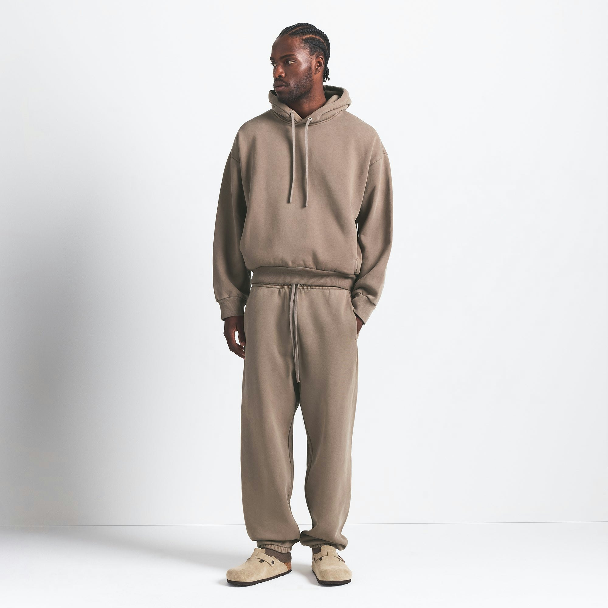 HEAVYWEIGHT FLEECE MENS JOGGER | TRUFFLE ON A MODEL FRONT VIEW @ | FOCUS: 0.0, 1.0, 0.9