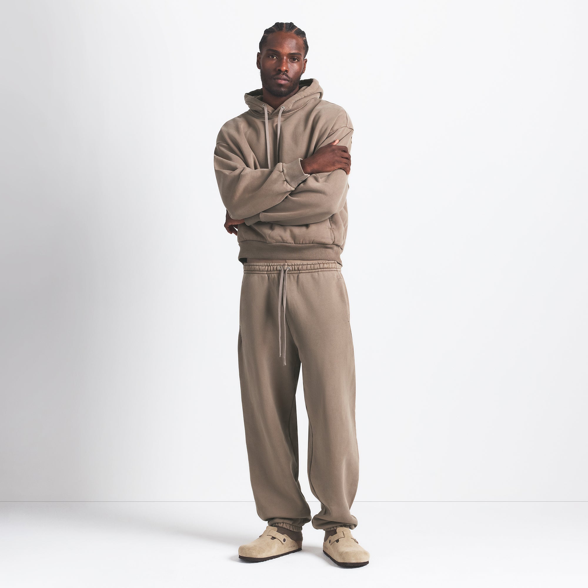 HEAVYWEIGHT FLEECE MENS JOGGER | TRUFFLE ON A MODEL FRONT VIEW @ | FOCUS: 0.0, 1.0, 0.9