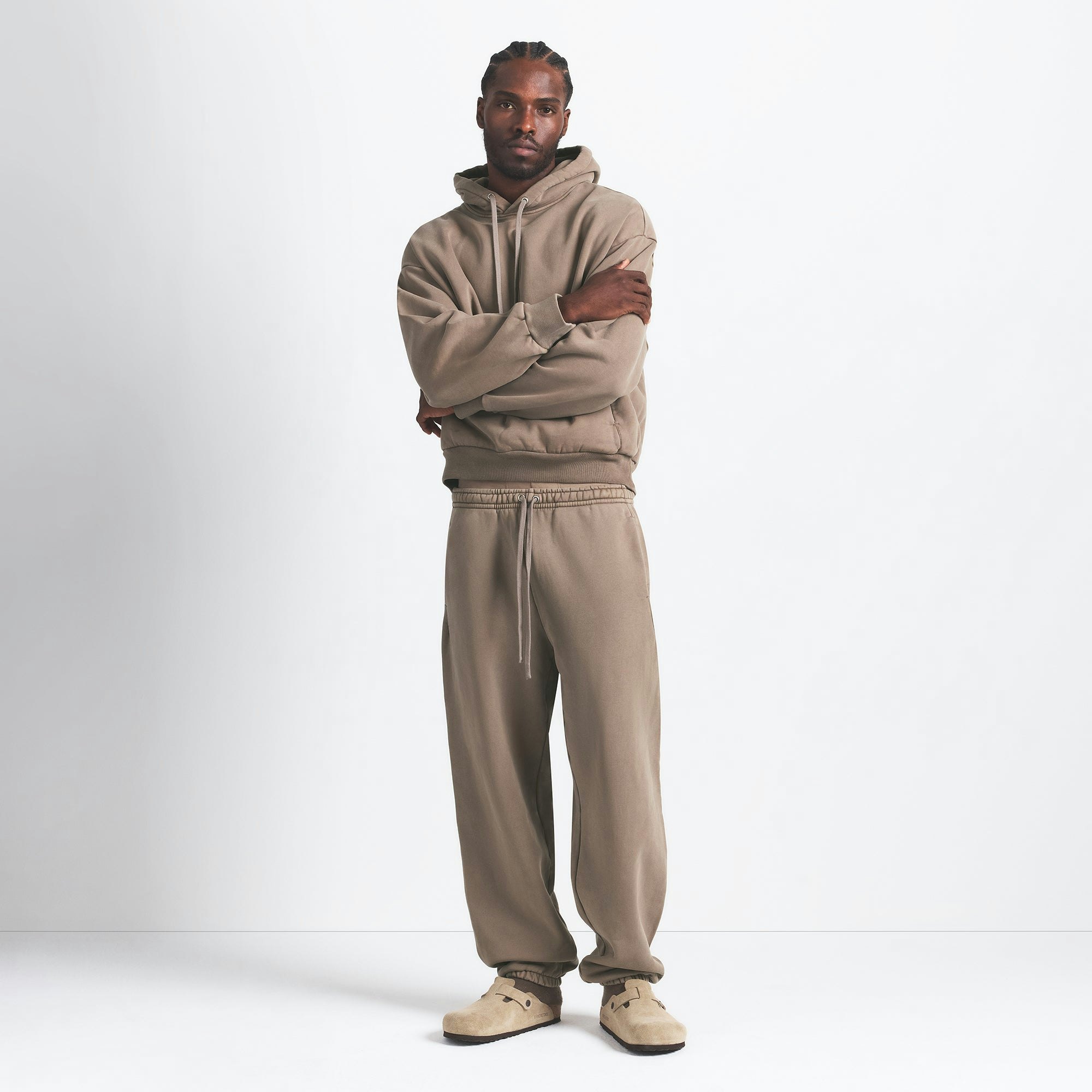 HEAVYWEIGHT FLEECE MENS JOGGER | TRUFFLE ON A MODEL FRONT VIEW @ | FOCUS: 0.0, 1.0, 0.9