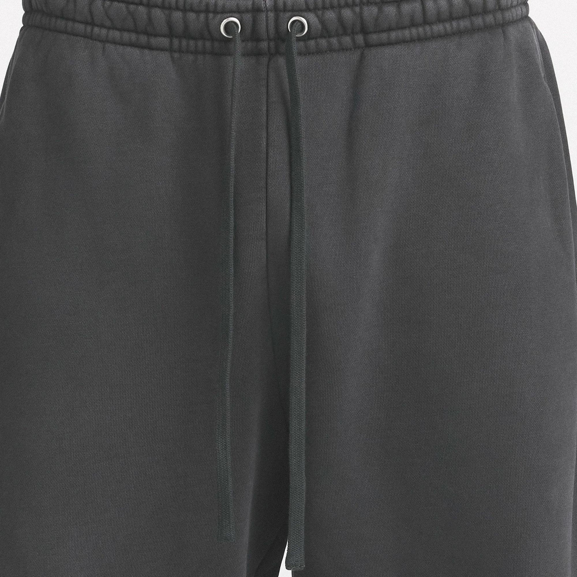 HEAVYWEIGHT FLEECE MENS JOGGER | WASHED ONYX ON A MODEL SIDE VIEW
