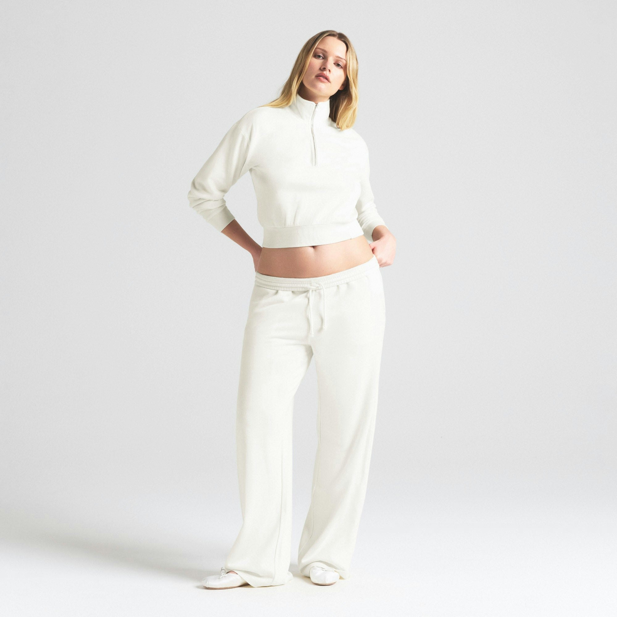 LIGHTWEIGHT FLEECE STRAIGHT LEG PANT | MARBLE ON A MODEL FRONT VIEW | FOCUS: 0.0, 1.0, 0.9