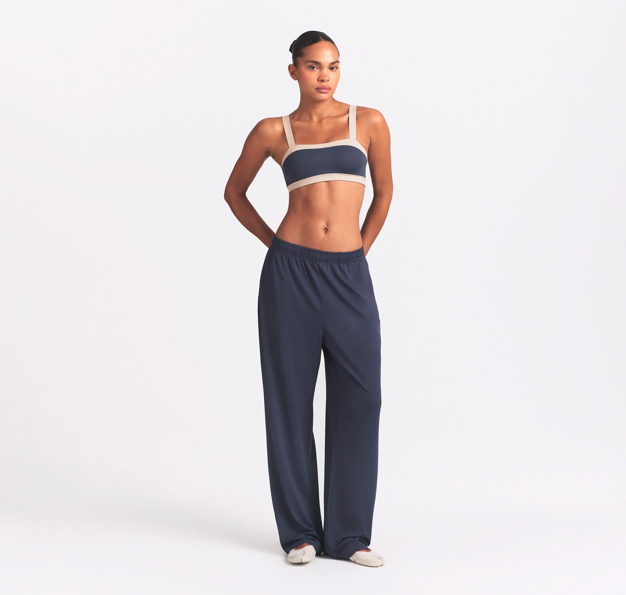 NikeSKIMS AIRY WIDE LEG PANT | DEEP ROYAL ON A MODEL FRONT VIEW @ | FOCUS: 0.0, 1.0, 0.9