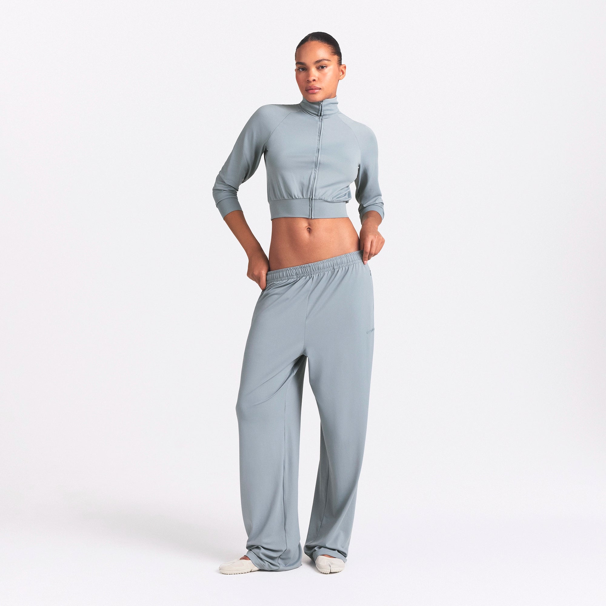 NikeSKIMS AIRY WIDE LEG PANT | WASHED PACIFIC ON A MODEL FRONT VIEW @ | FOCUS: 0.0, 1.0, 0.9