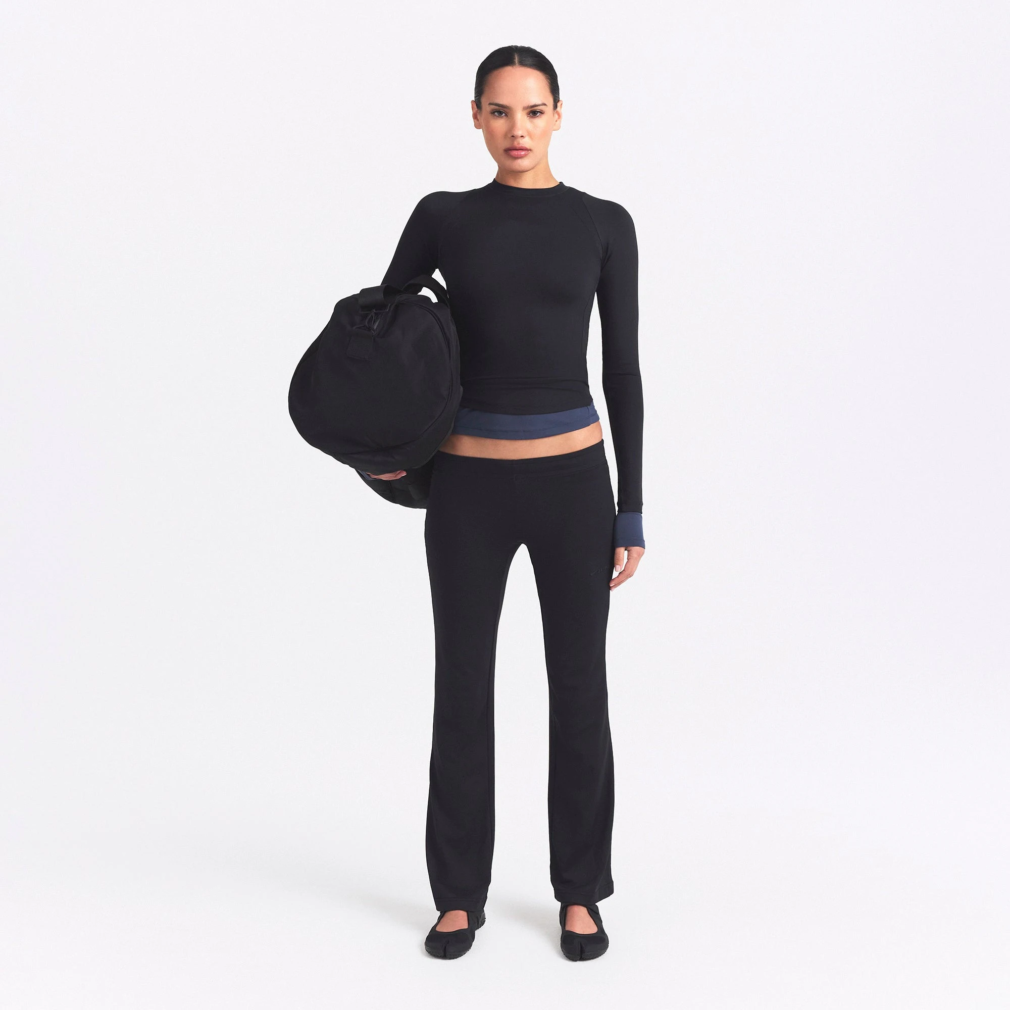 NikeSKIMS AIRY STRAIGHT LEG PANT | OBSIDIAN ON A MODEL FRONT VIEW @ | FOCUS: 0.0, 1.0, 0.9