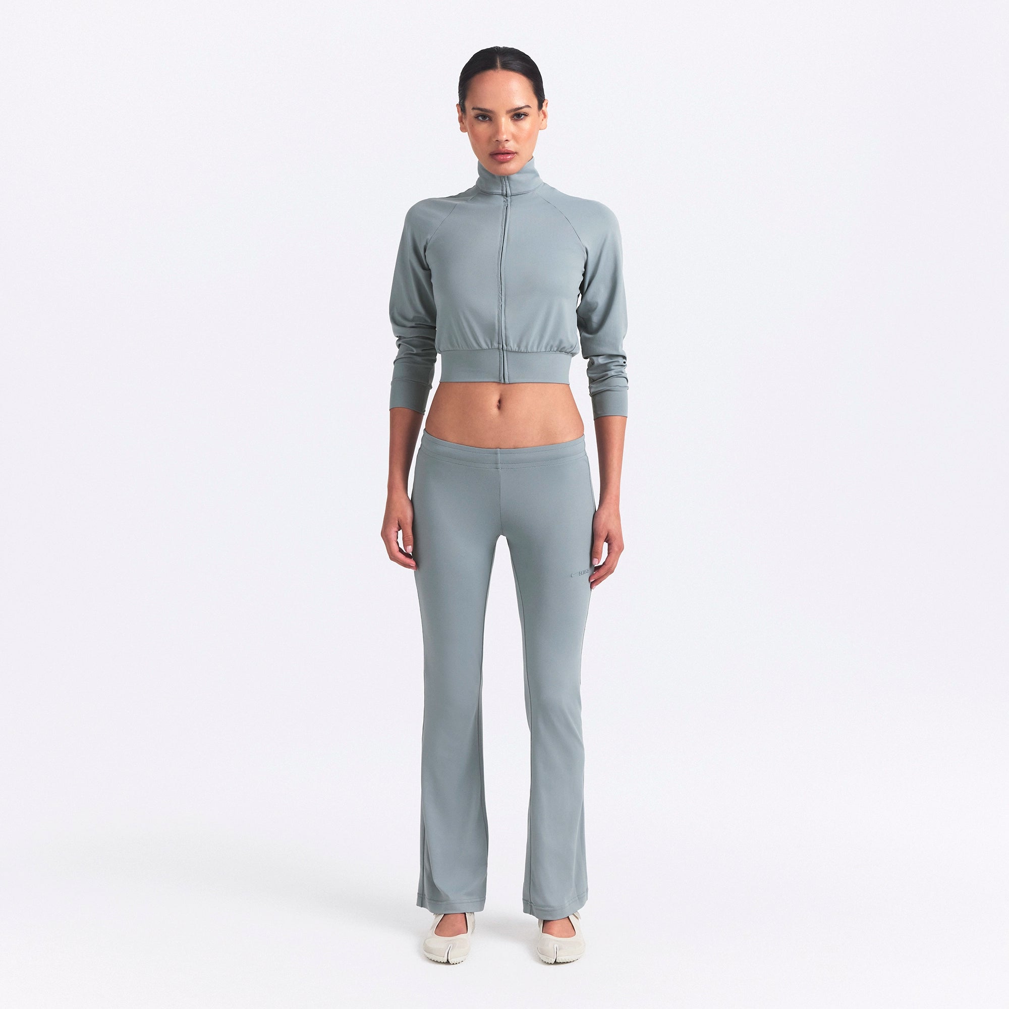 NikeSKIMS AIRY STRAIGHT LEG PANT | WASHED PACIFIC ON A MODEL FRONT VIEW @ | FOCUS: 0.0, 1.0, 0.9