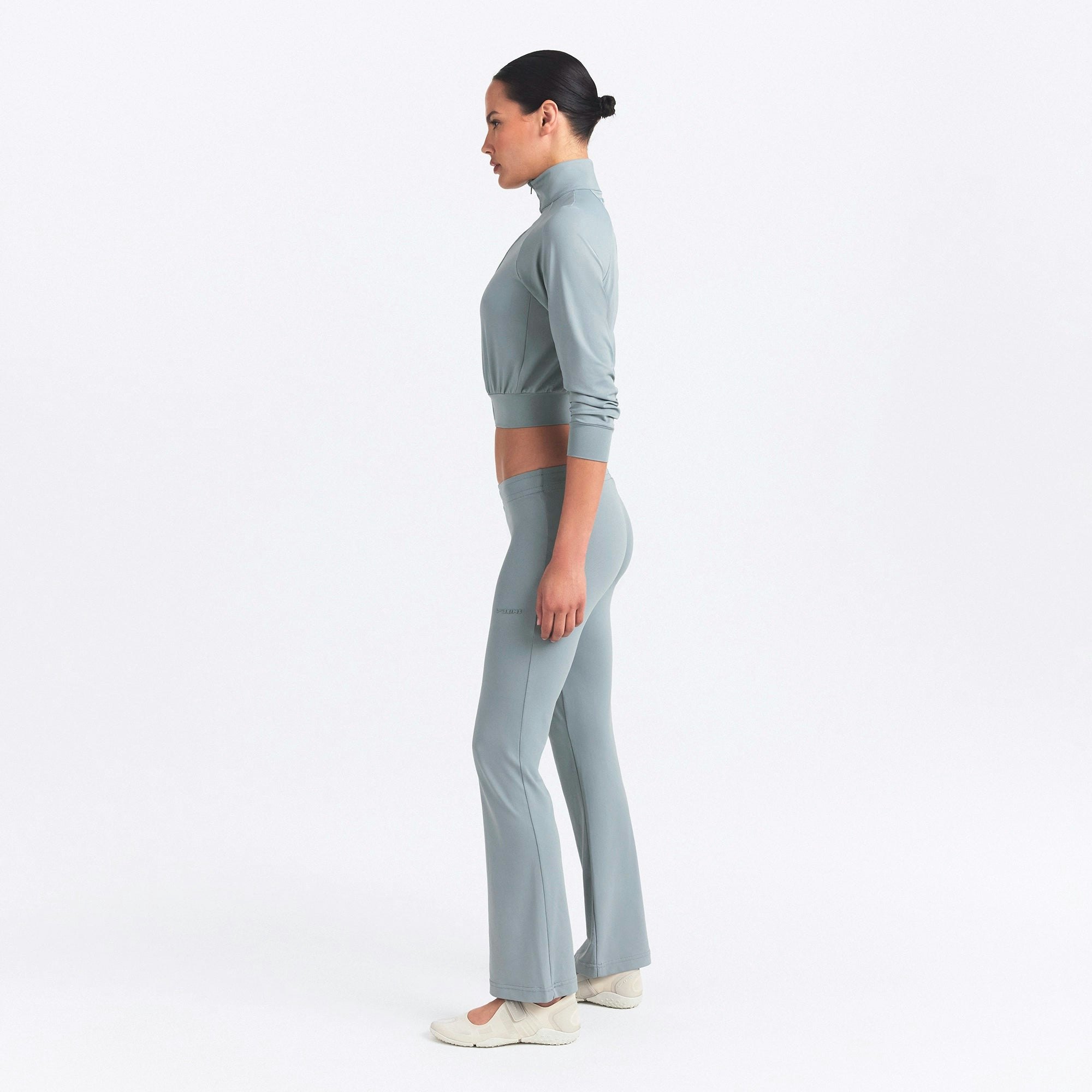 NikeSKIMS AIRY STRAIGHT LEG PANT | WASHED PACIFIC ON A MODEL SIDE VIEW @ | FOCUS: 0.0, 1.0, 0.9