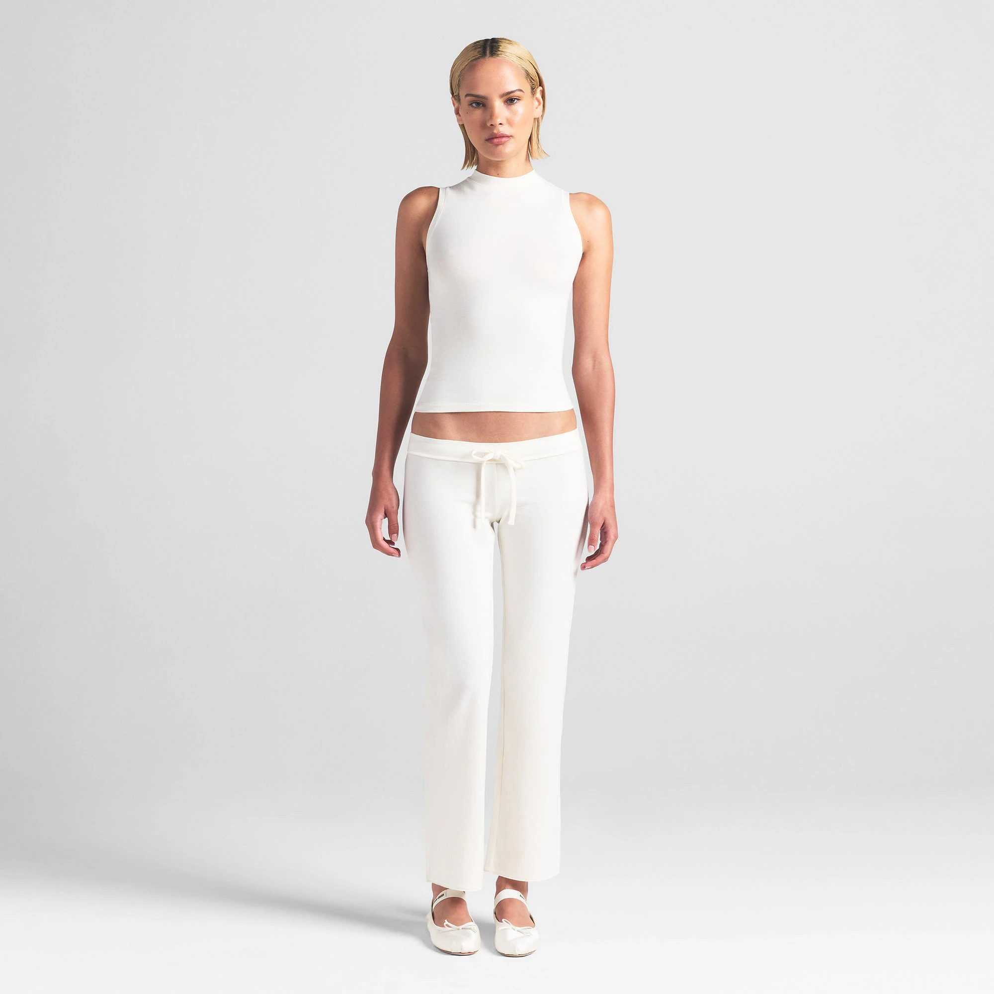 COTTON JERSEY LOW RISE CROP PANT | MARBLE ON A MODEL FRONT VIEW | FOCUS: 0.0, 1.0, 0.9