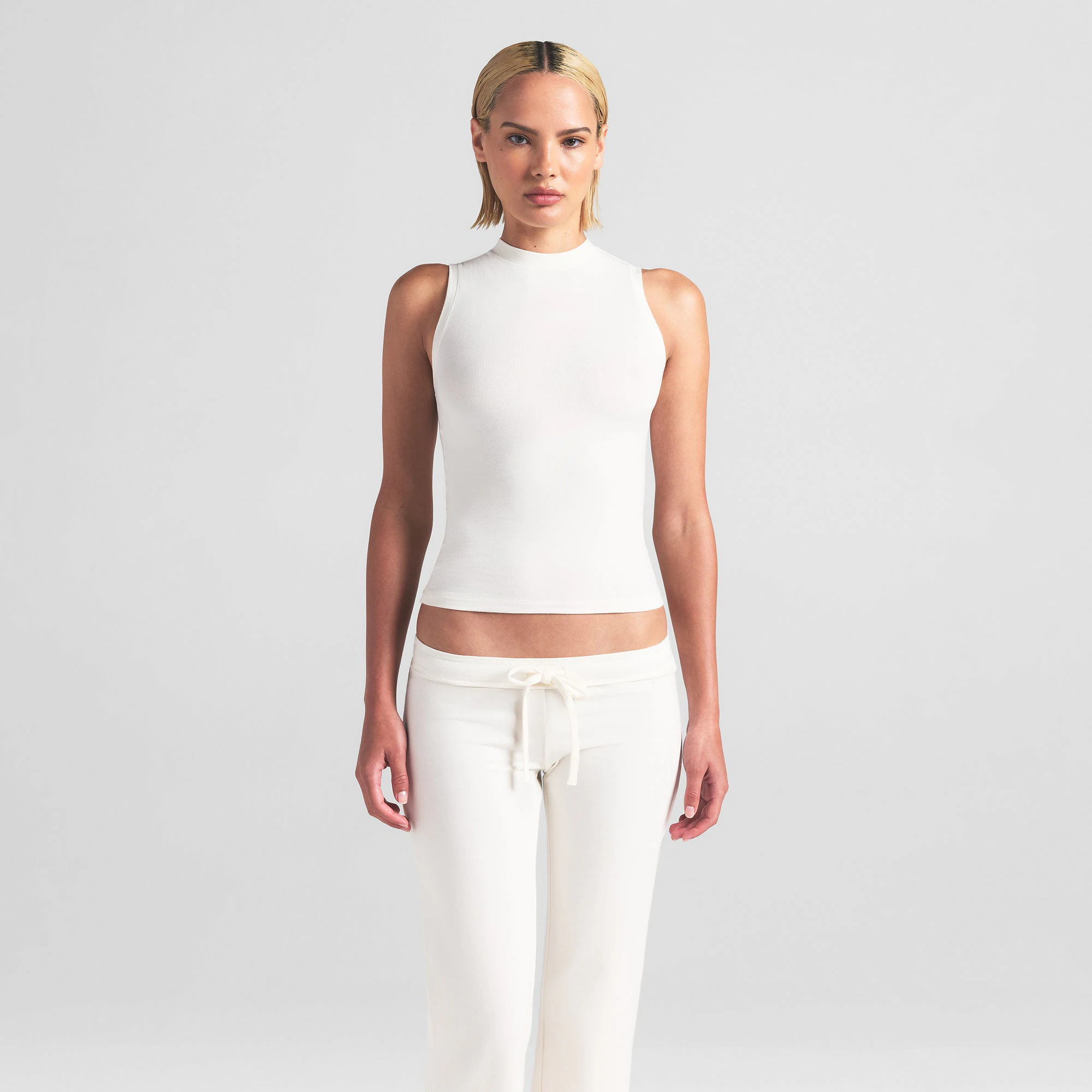 COTTON JERSEY LOW RISE CROP PANT | MARBLE ON A MODEL FRONT VIEW | FOCUS: 0.0, 1.0, 0.9