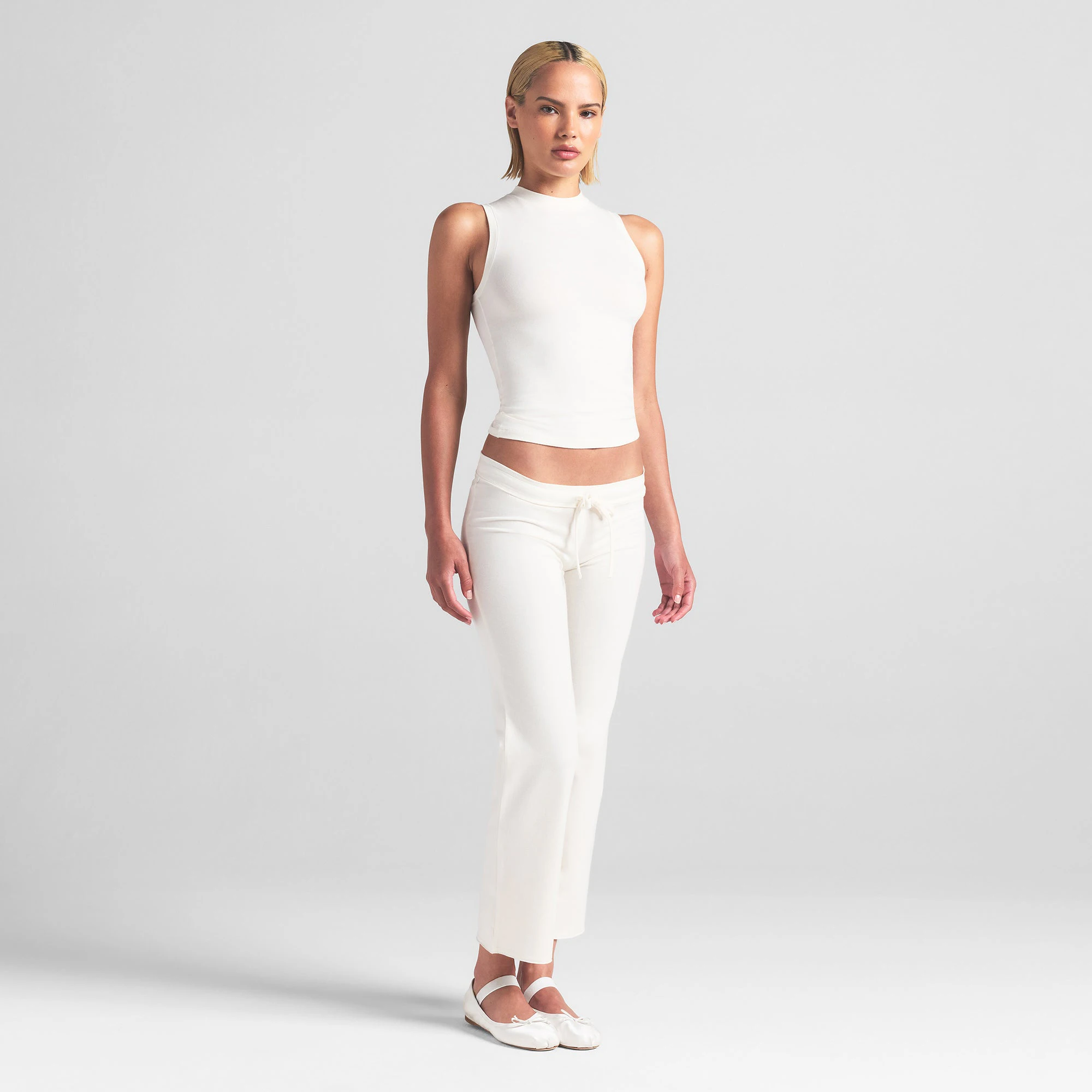 COTTON JERSEY LOW RISE CROP PANT | MARBLE ON A MODEL FRONT VIEW | FOCUS: 0.0, 1.0, 0.9