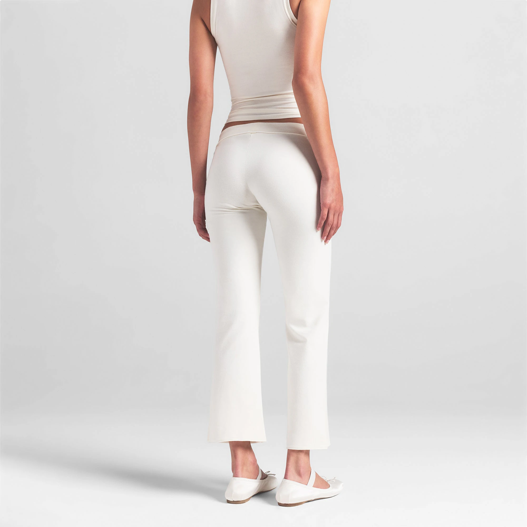 COTTON JERSEY LOW RISE CROP PANT | MARBLE ON A MODEL BACK VIEW | FOCUS: 0.0, 1.0, 0.9