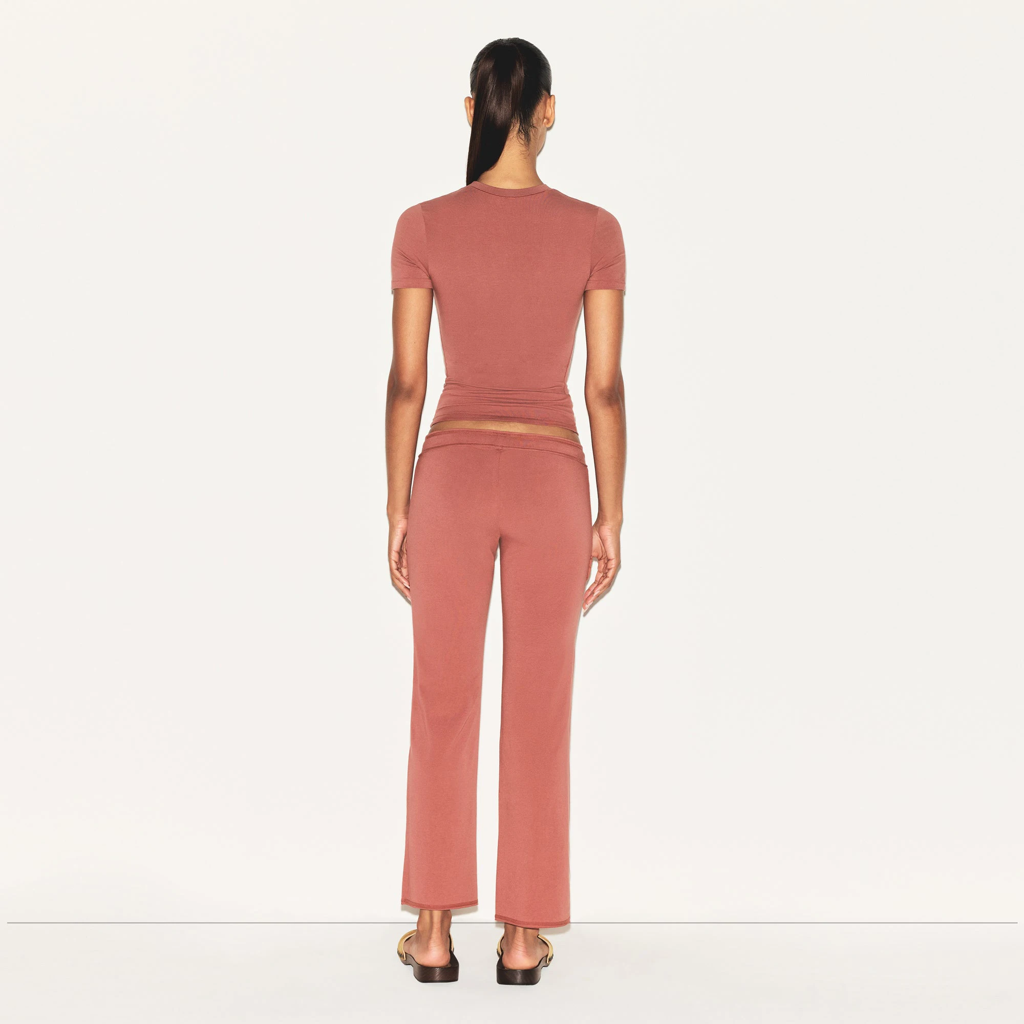 COTTON JERSEY LOW RISE CROP PANT | REDWOOD ON A MODEL FRONT VIEW | FOCUS: 0.0, 1.0, 0.9