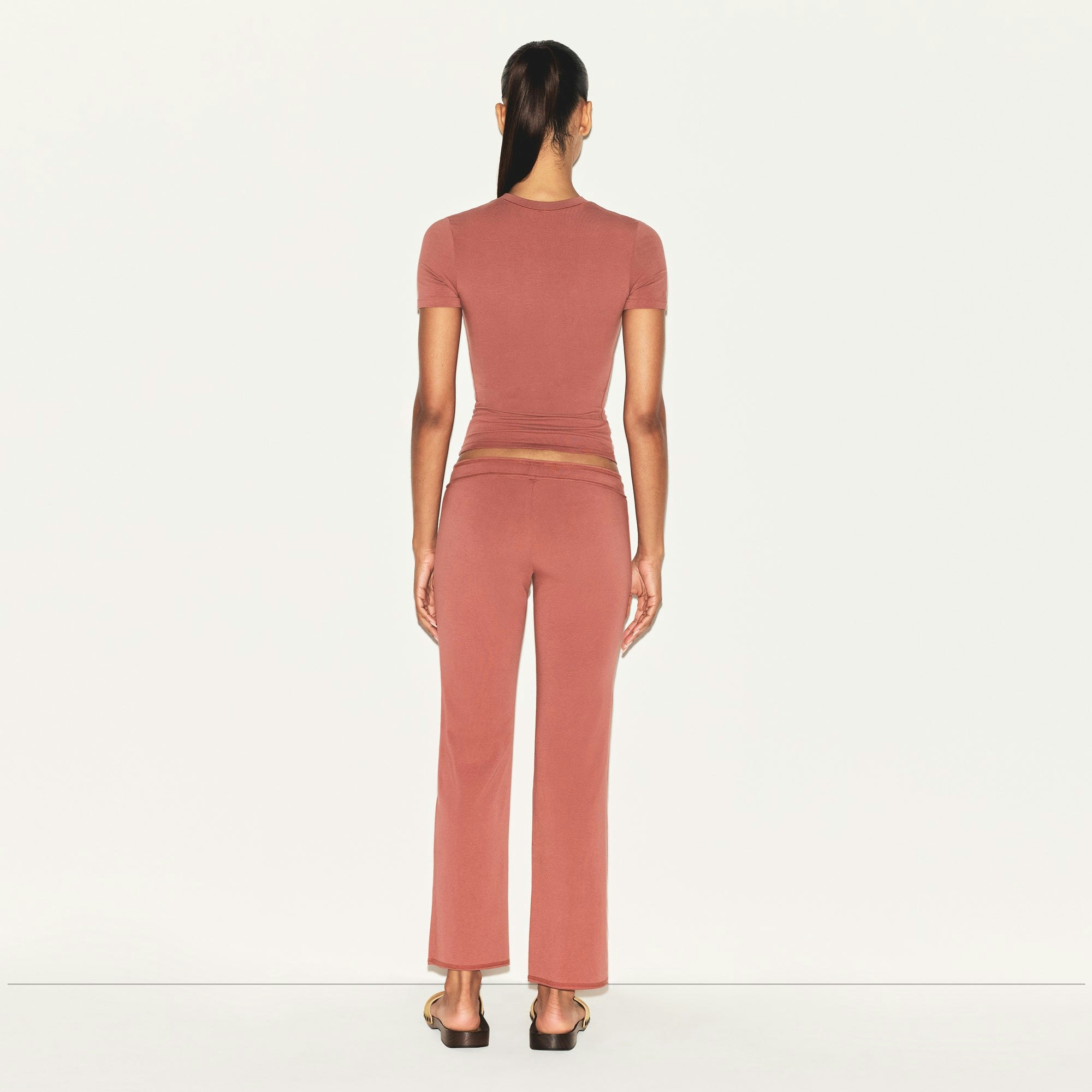 COTTON JERSEY LOW RISE CROP PANT | REDWOOD ON A MODEL FRONT VIEW | FOCUS: 0.0, 1.0, 0.9