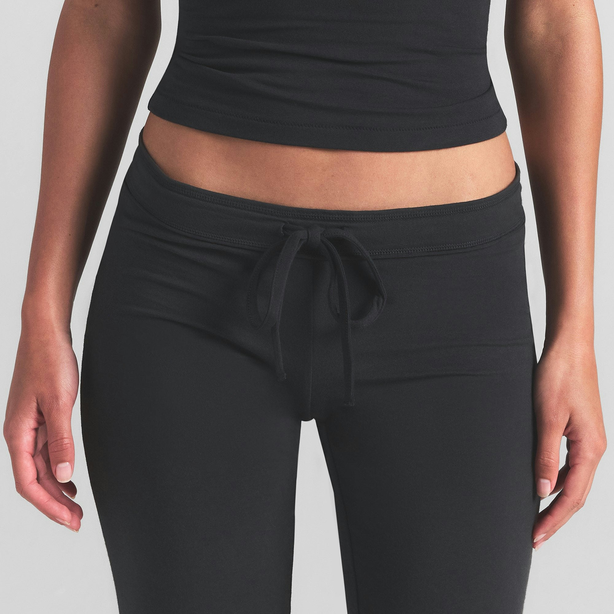 COTTON JERSEY LOW RISE CROP PANT | SOOT ON A MODEL FRONT VIEW | FOCUS: 0.0, 1.0, 0.9