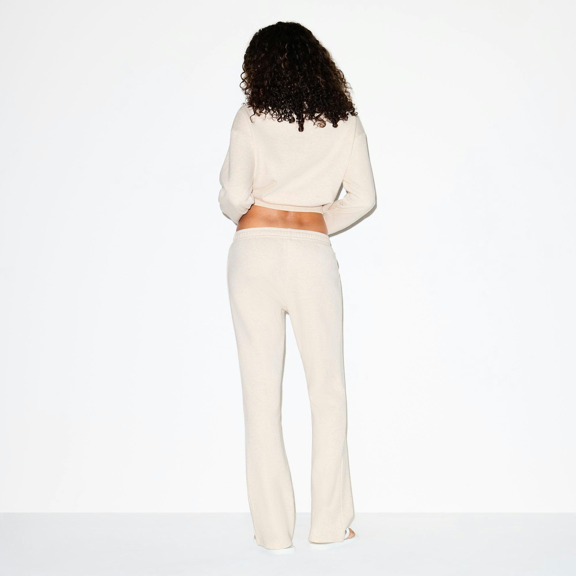 COTTON FLEECE LOW RISE SLIM PANT | OATMEAL HEATHER ON A MODEL BACK VIEW @ | FOCUS: 0.0, 1.0, 0.9