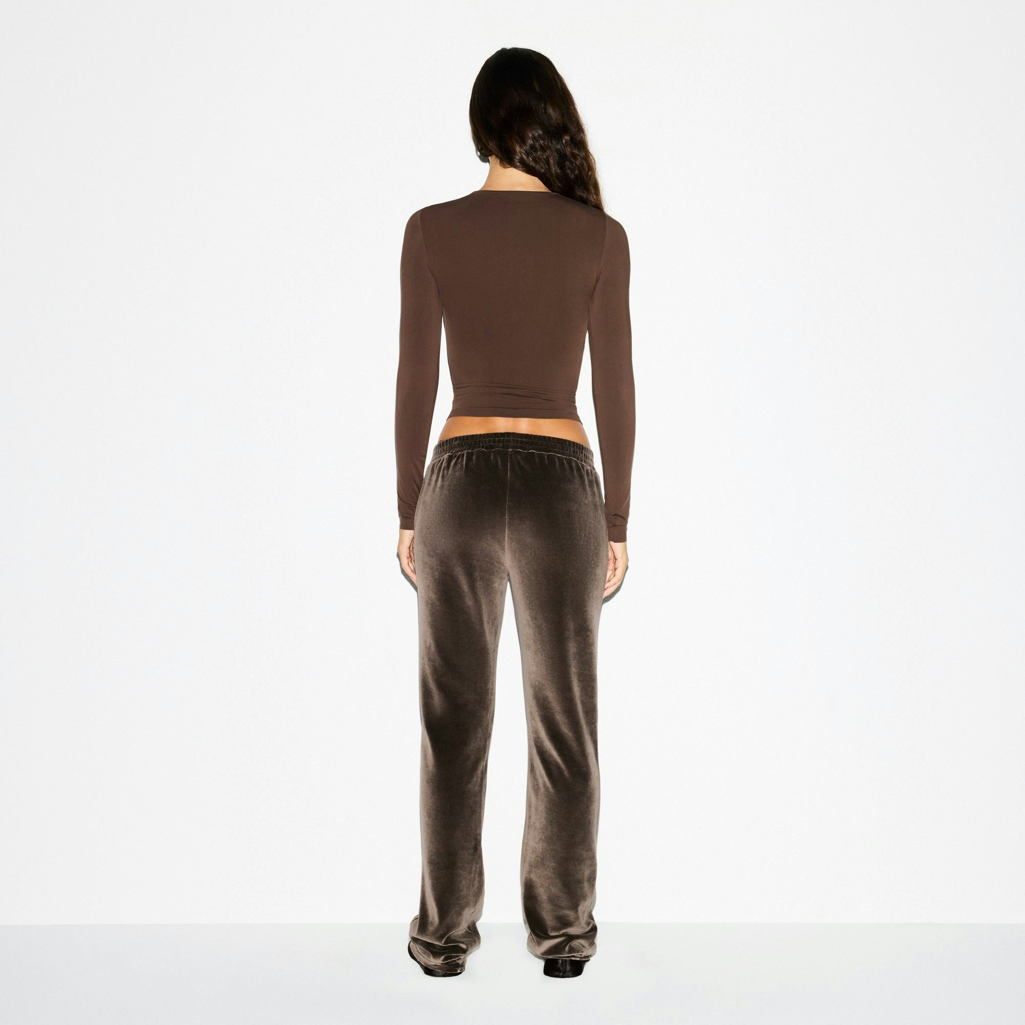 VELOUR SLIM PANT | DARK SEPIA ON A MODEL FRONT VIEW @ | FOCUS: 0.0, 1.0, 0.9