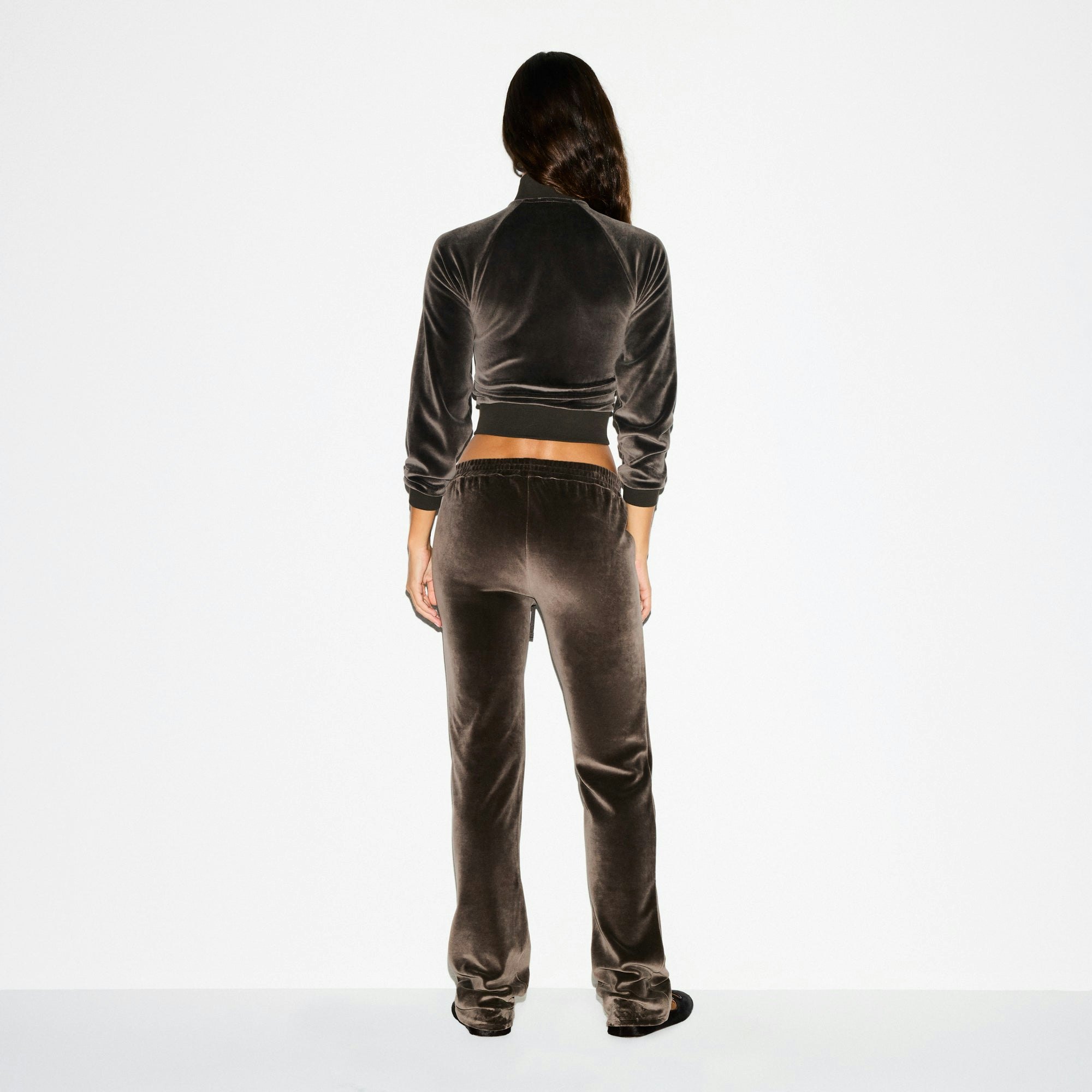 VELOUR SLIM PANT | DARK SEPIA ON A MODEL FRONT VIEW @ | FOCUS: 0.0, 1.0, 0.9