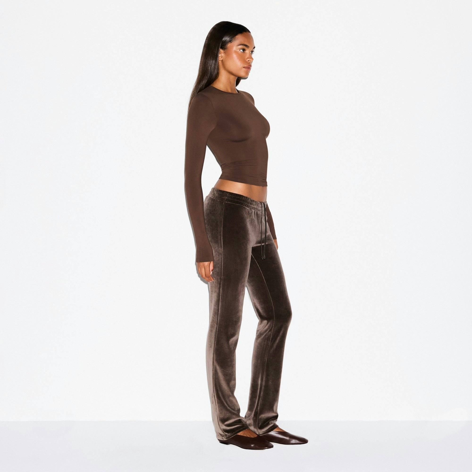 VELOUR SLIM PANT | DARK SEPIA ON A MODEL FRONT VIEW @ | FOCUS: 0.0, 1.0, 0.9