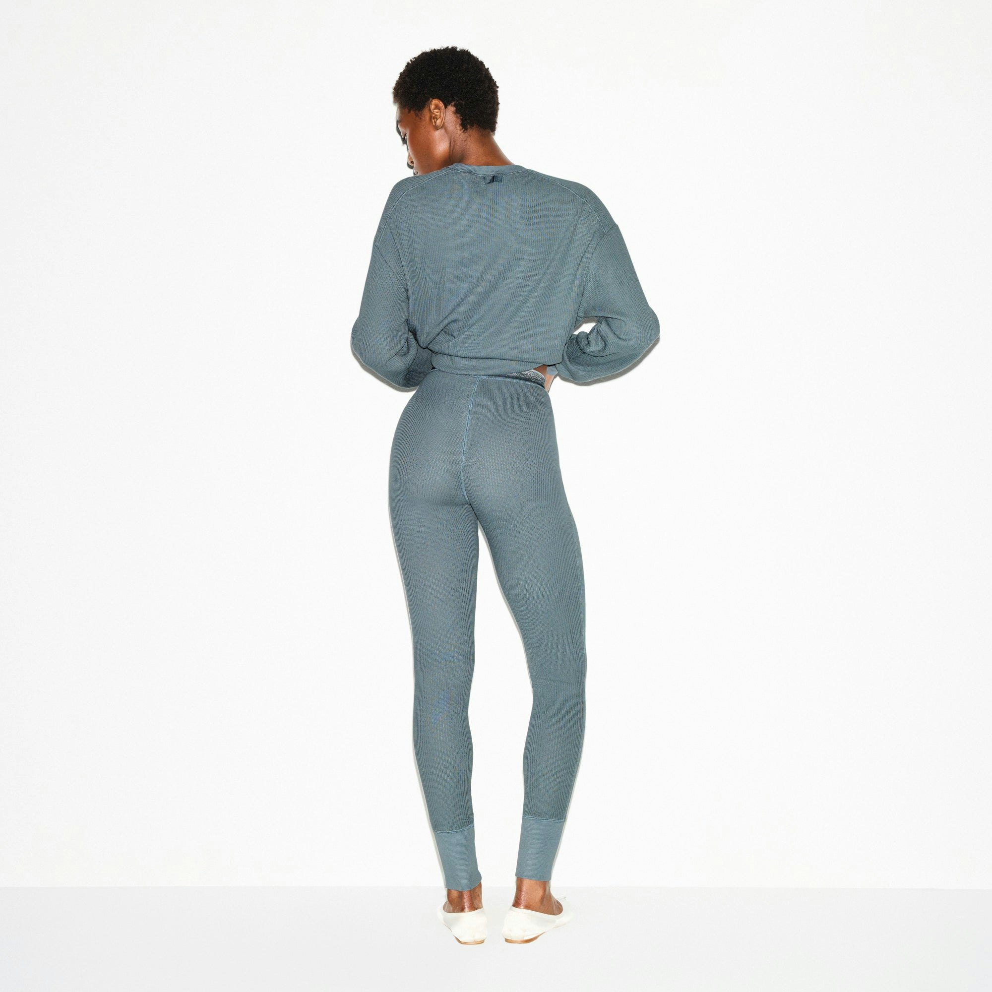HEAVY WAFFLE BUTTON FRONT LEGGING | ZIRCON ON A MODEL FRONT VIEW @ | FOCUS: 0.0, 1.0, 0.9