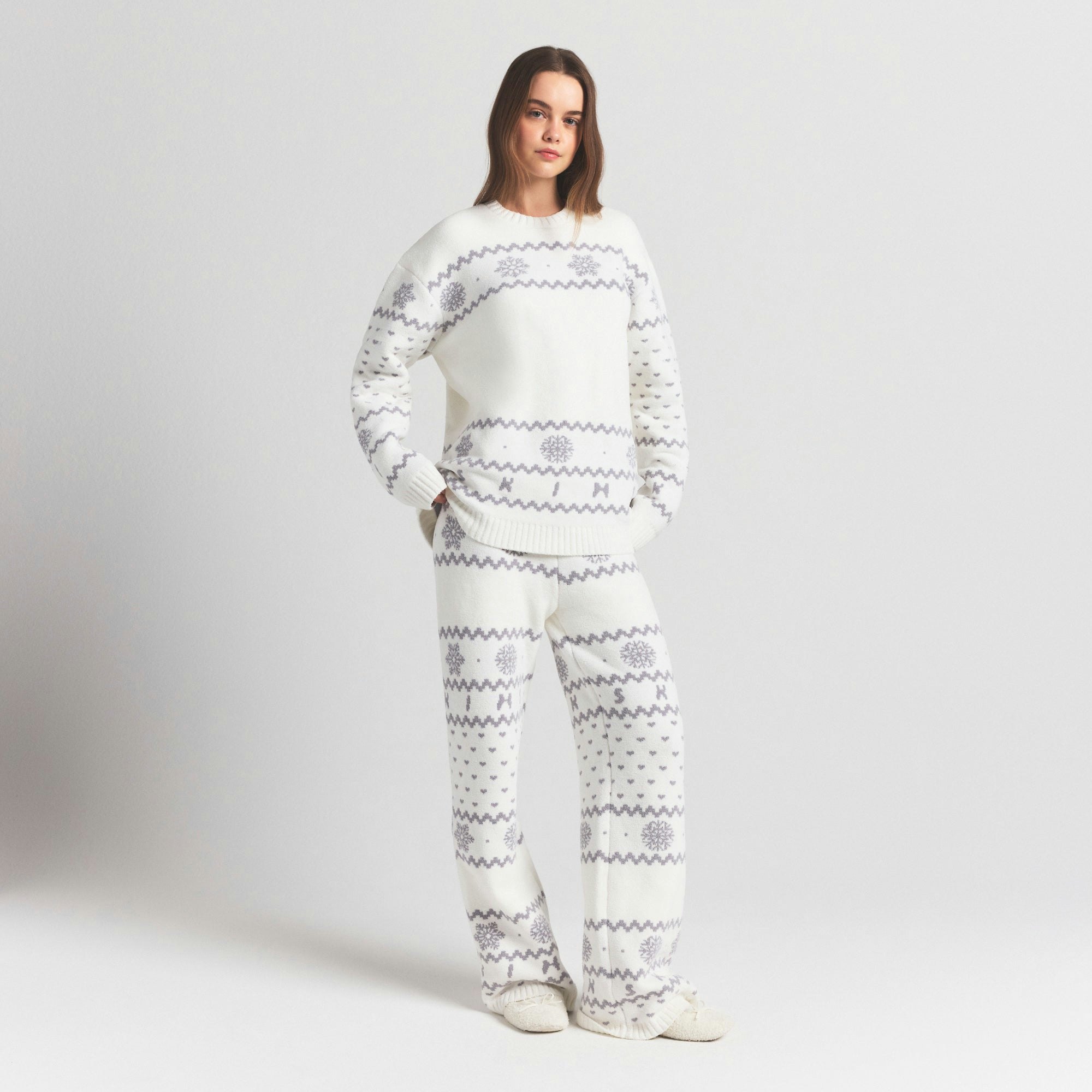 COZY LIGHT PANT | MARBLE HEART FAIR ISLE ON A MODEL FRONT VIEW @ | FOCUS: 0.0, 1.0, 0.9