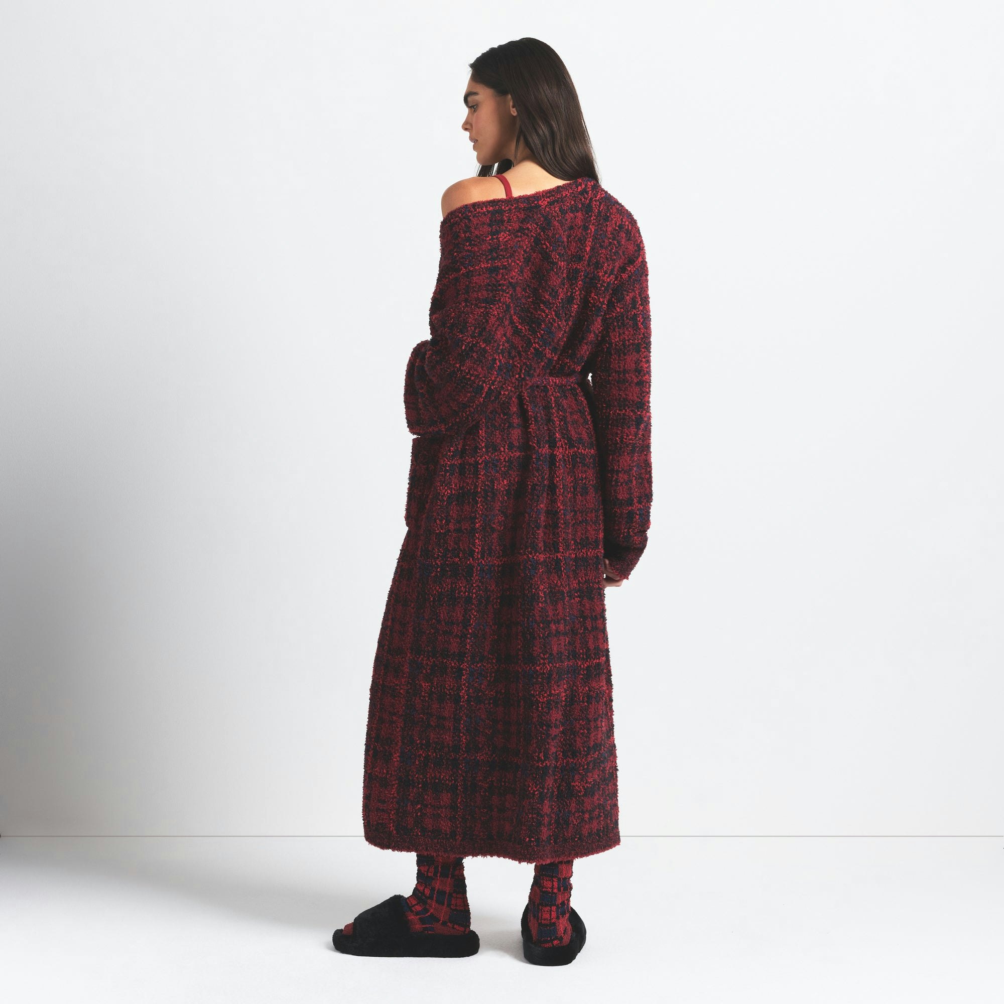 COZY KNIT UNISEX ROBE | MERLOT NAVY PLAID ON A MODEL FRONT VIEW @ | FOCUS: 0.0, 1.0, 0.9