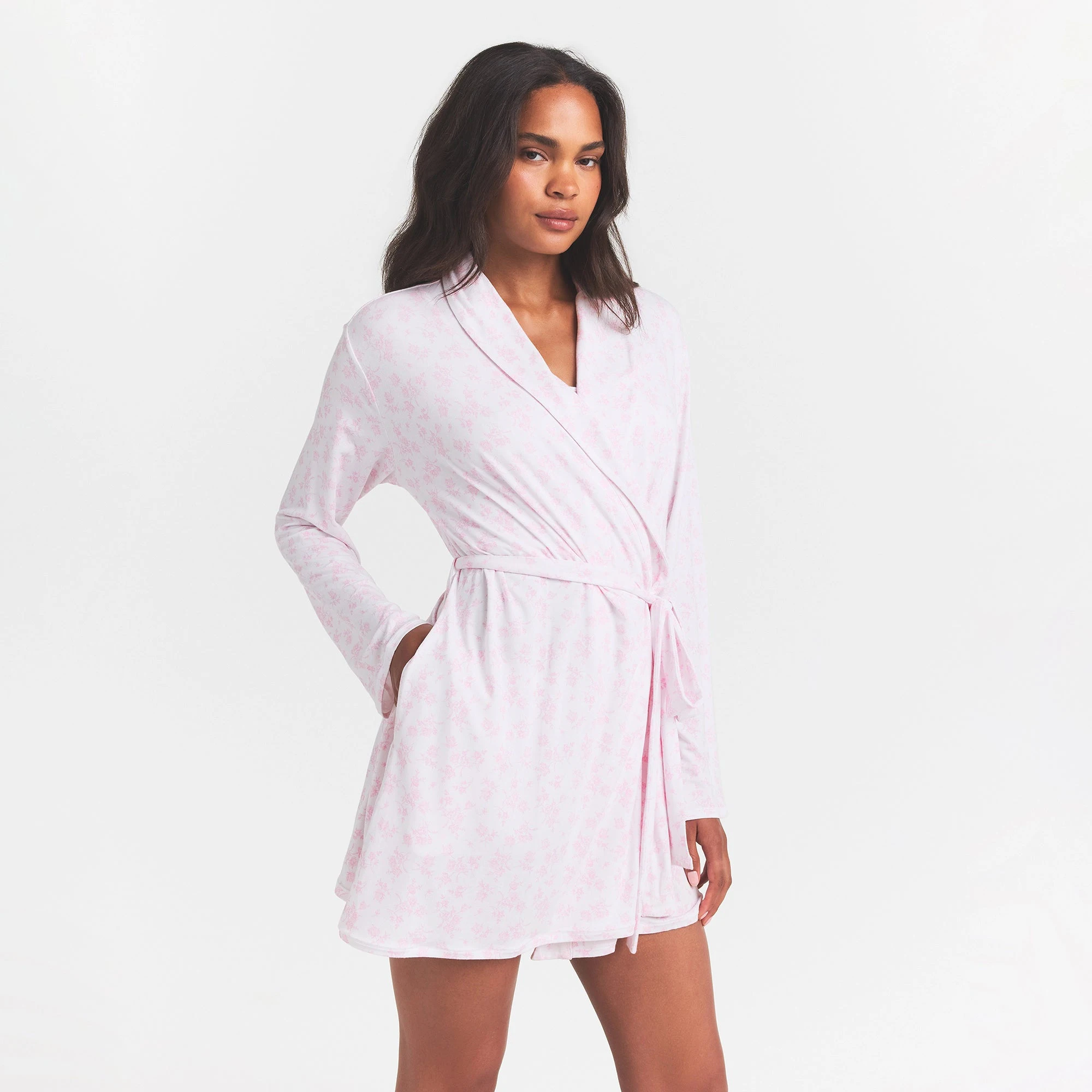 SKIMS SLEEP SHORT ROBE | SNOW DELICATE FLORAL PRINT ON A MODEL FRONT VIEW