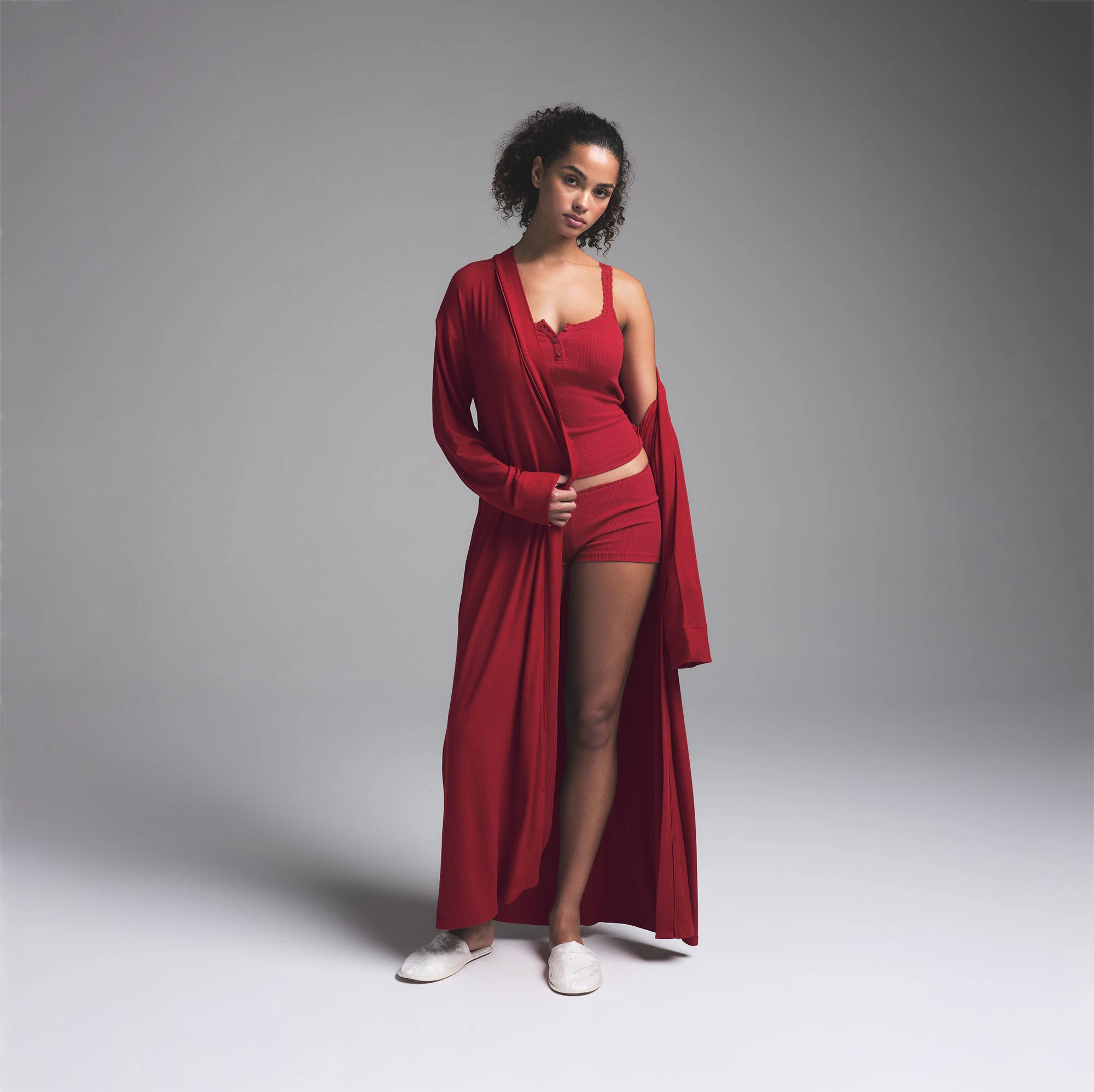 SOFT LOUNGE LONG ROBE | BRICK ON A MODEL SIDE VIEW