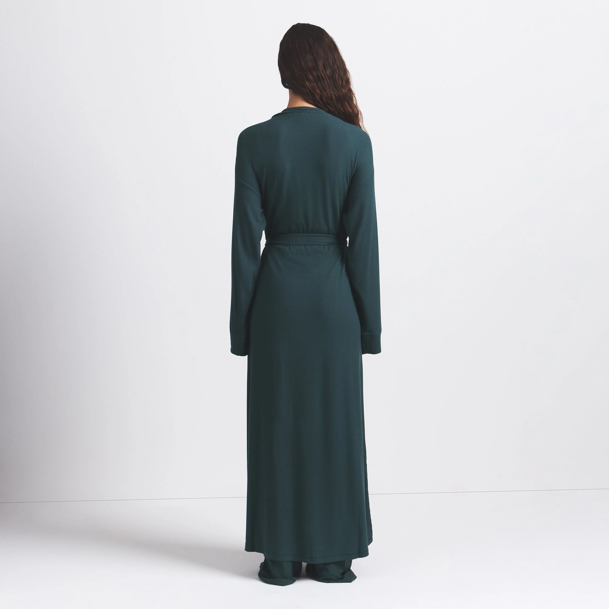 SOFT LOUNGE LONG ROBE | CYPRESS ON A MODEL BACK VIEW @ | FOCUS: 0.0, 1.0, 0.9