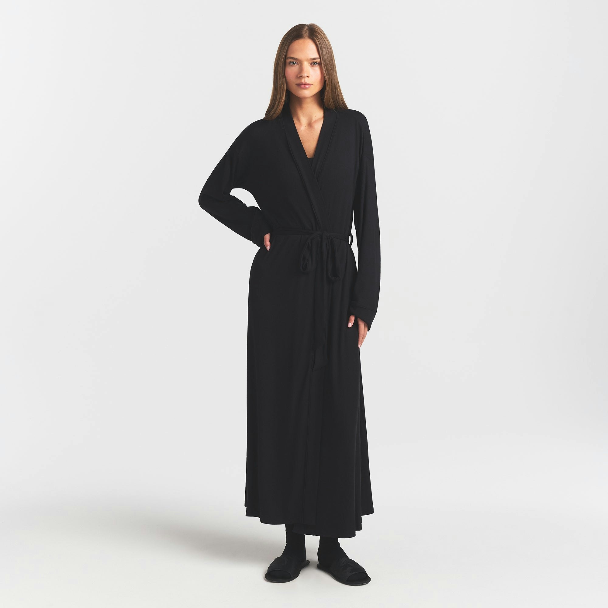 SOFT LOUNGE LONG ROBE | ONYX ON A MODEL FRONT VIEW @ | FOCUS: 0.0, 1.0, 0.9
