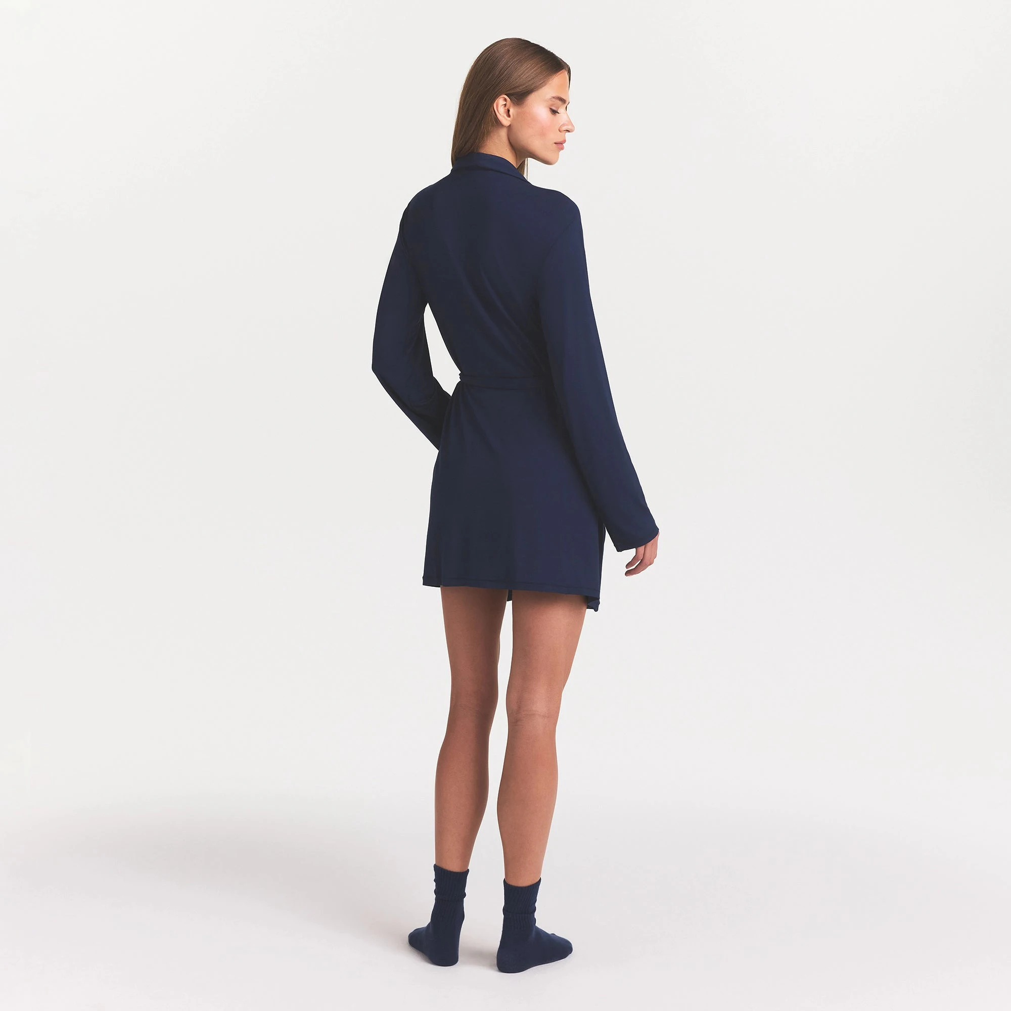 SKIMS SLEEP SHORT ROBE | NAVY ON A MODEL BACK VIEW