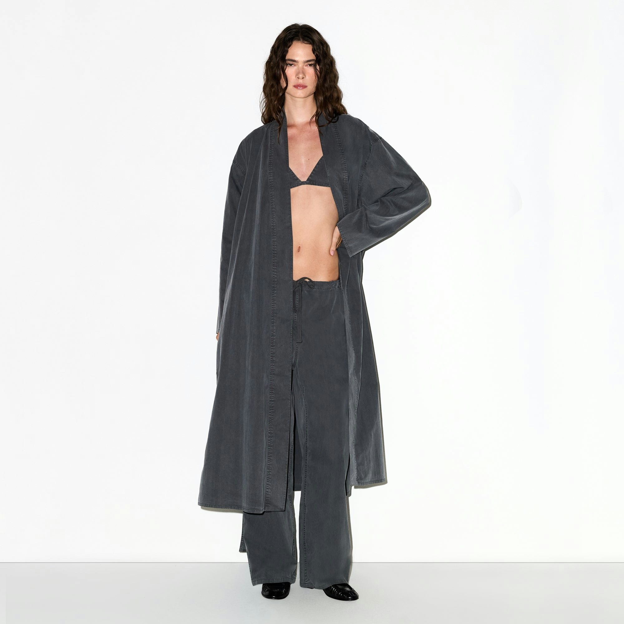 WOVEN LOUNGE LONG ROBE | ASH ON A MODEL FRONT VIEW @ | FOCUS: 0.0, 1.0, 0.9