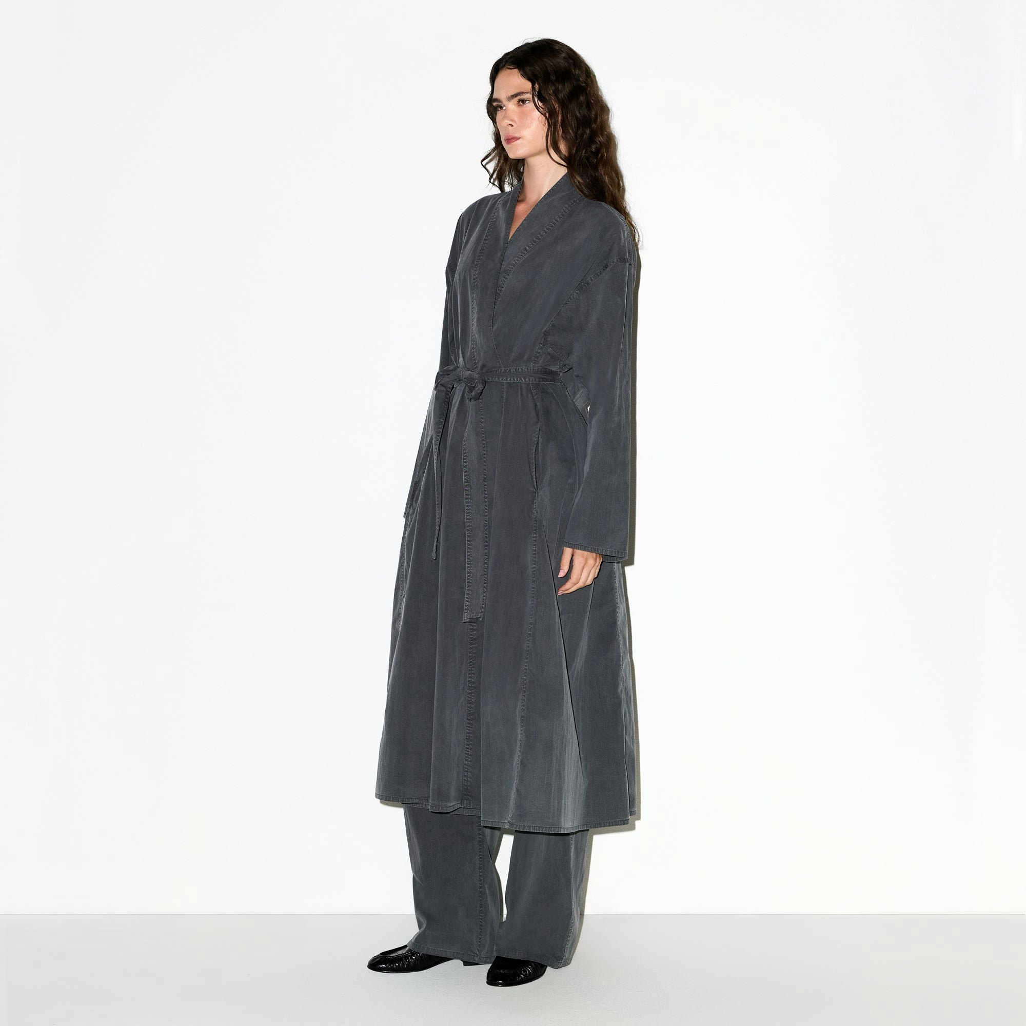 WOVEN LOUNGE LONG ROBE | ASH ON A MODEL FRONT VIEW @ | FOCUS: 0.0, 1.0, 0.9