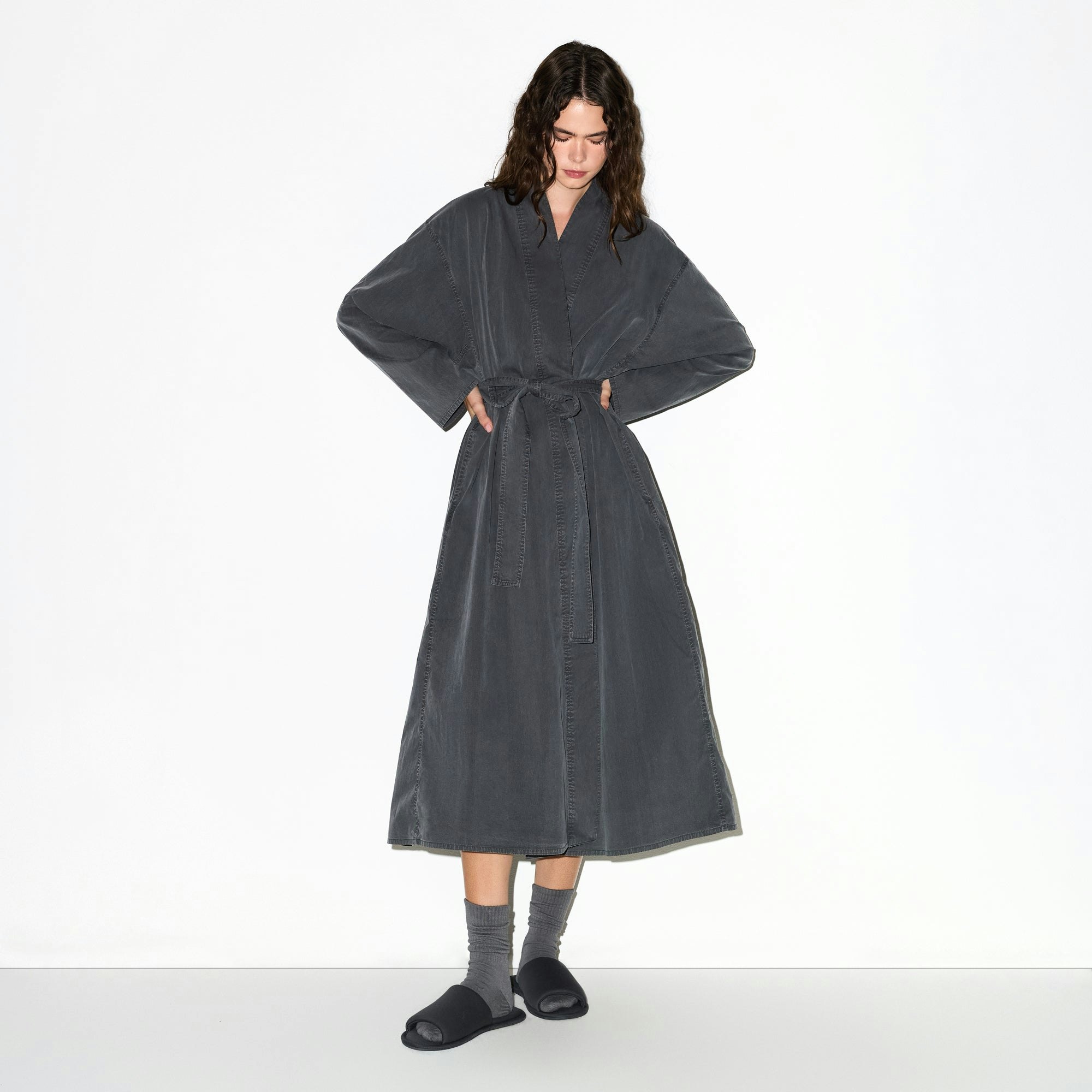 WOVEN LOUNGE LONG ROBE | ASH ON A MODEL FRONT VIEW @ | FOCUS: 0.0, 1.0, 0.9