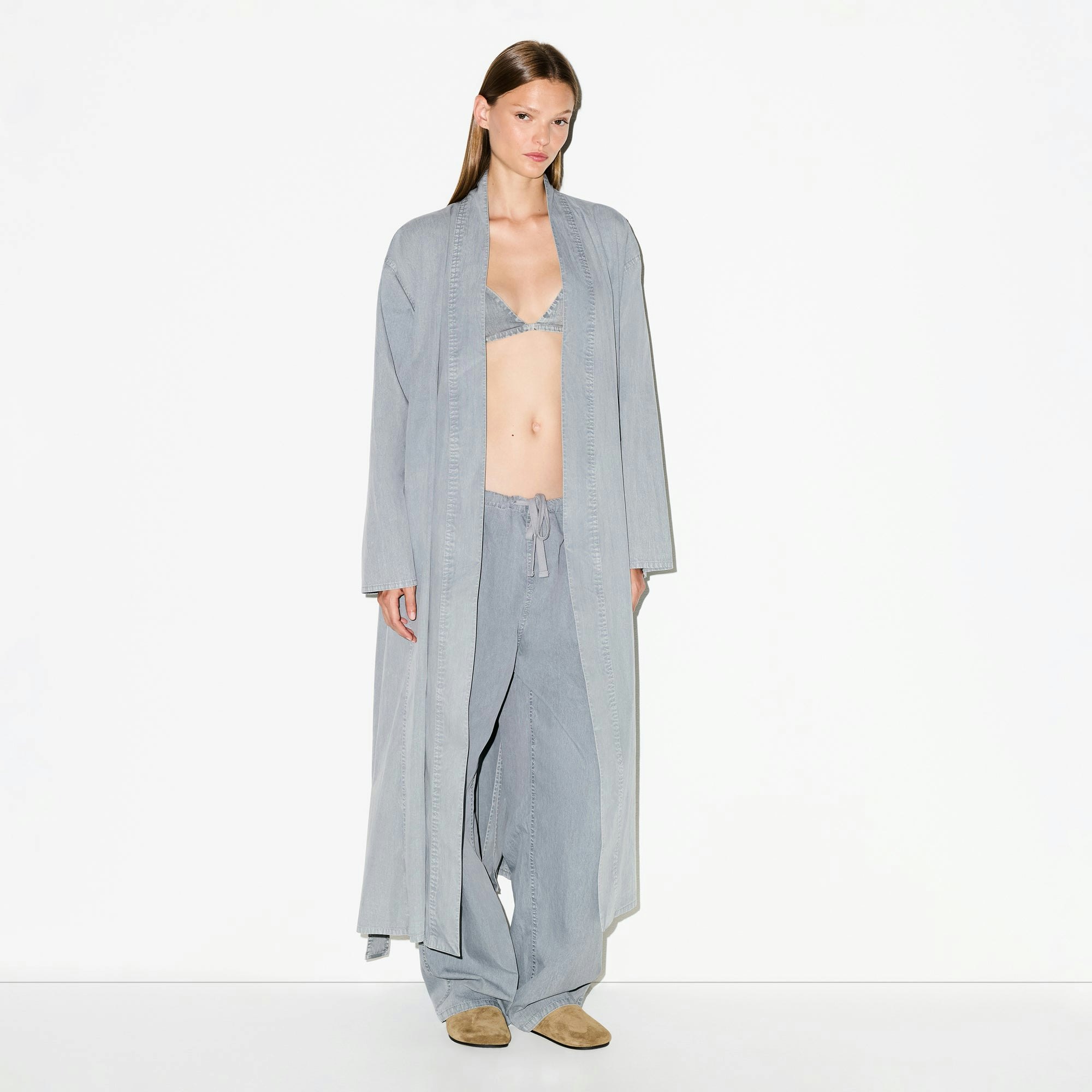 WOVEN LOUNGE LONG ROBE | PACIFIC ON A MODEL FRONT VIEW @ | FOCUS: 0.0, 1.0, 0.9