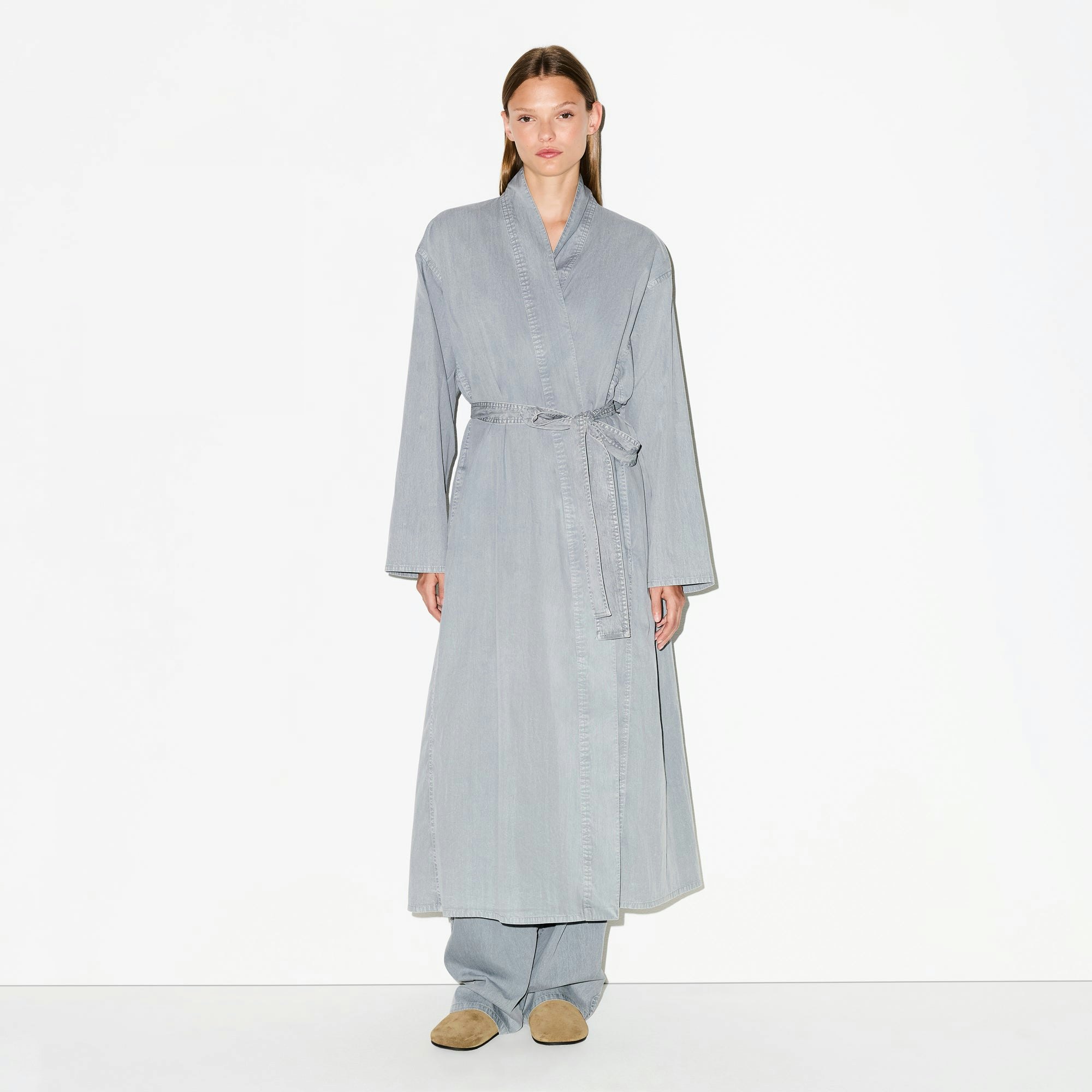 WOVEN LOUNGE LONG ROBE | PACIFIC ON A MODEL FRONT VIEW @ | FOCUS: 0.0, 1.0, 0.9