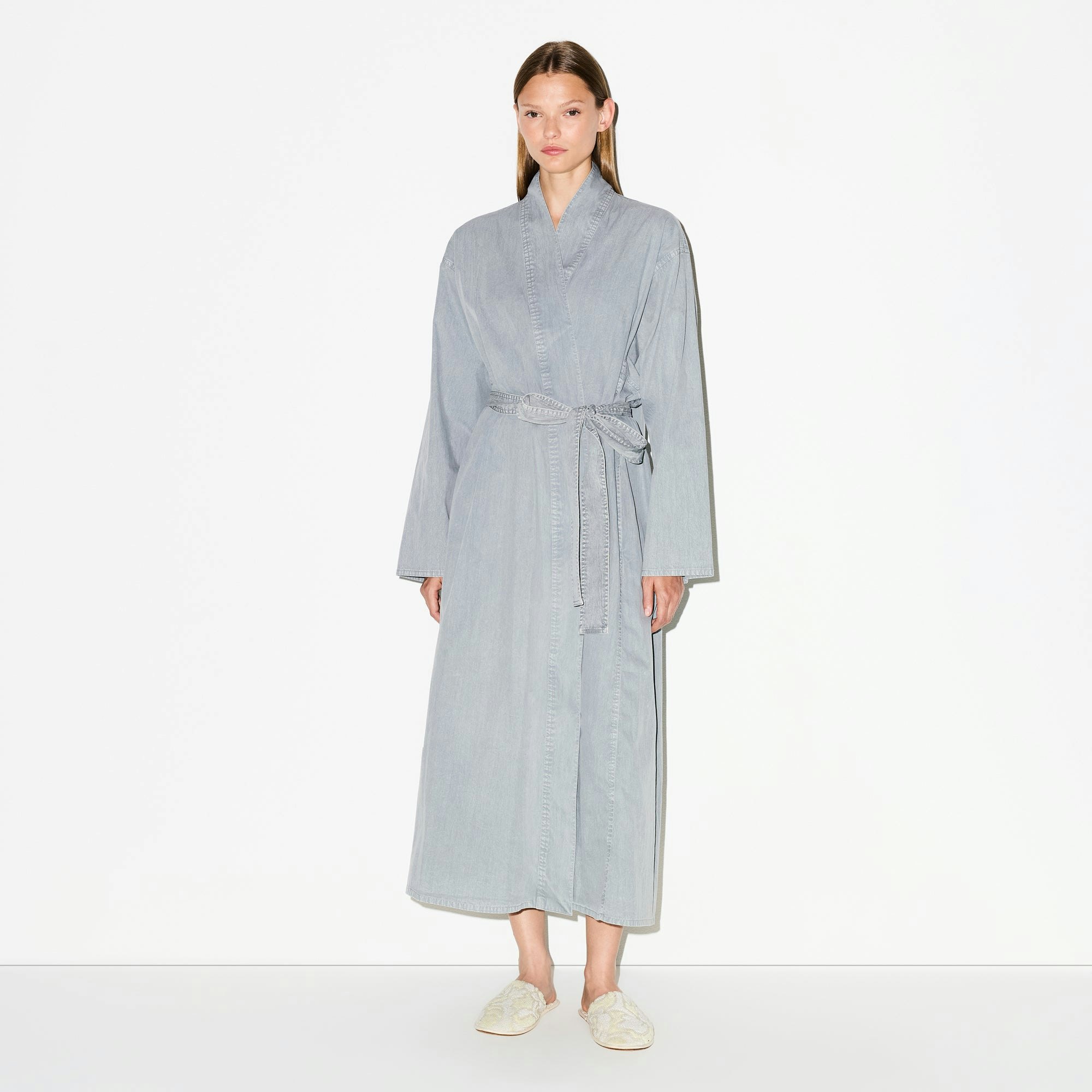 WOVEN LOUNGE LONG ROBE | PACIFIC ON A MODEL FRONT VIEW @ | FOCUS: 0.0, 1.0, 0.9