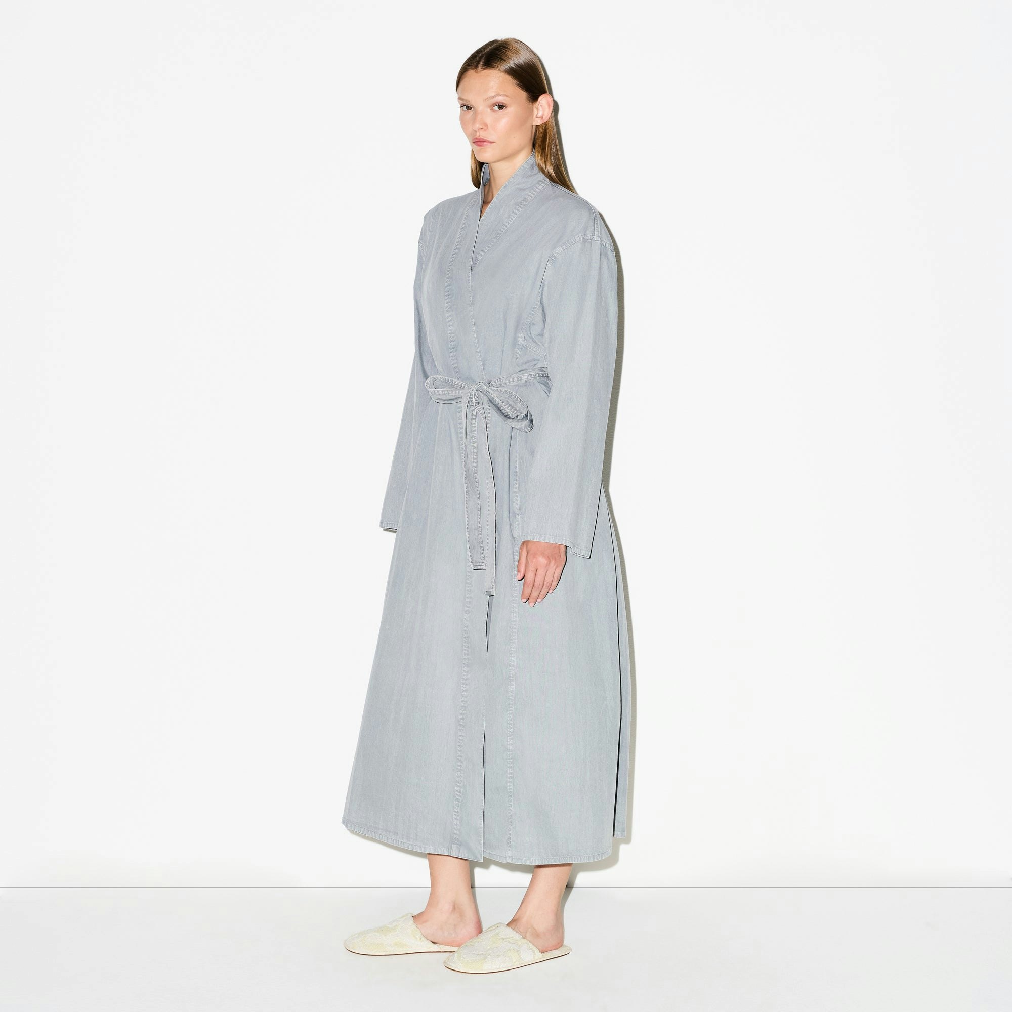 WOVEN LOUNGE LONG ROBE | PACIFIC ON A MODEL FRONT VIEW @ | FOCUS: 0.0, 1.0, 0.9