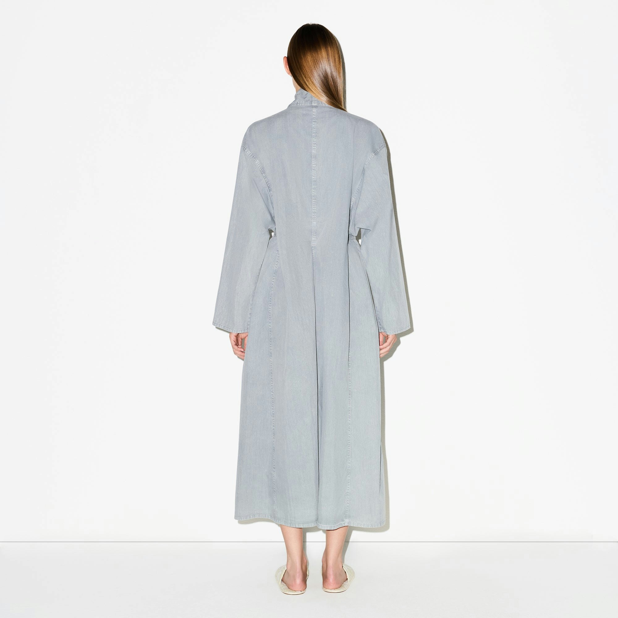 WOVEN LOUNGE LONG ROBE | PACIFIC ON A MODEL FRONT VIEW @ | FOCUS: 0.0, 1.0, 0.9