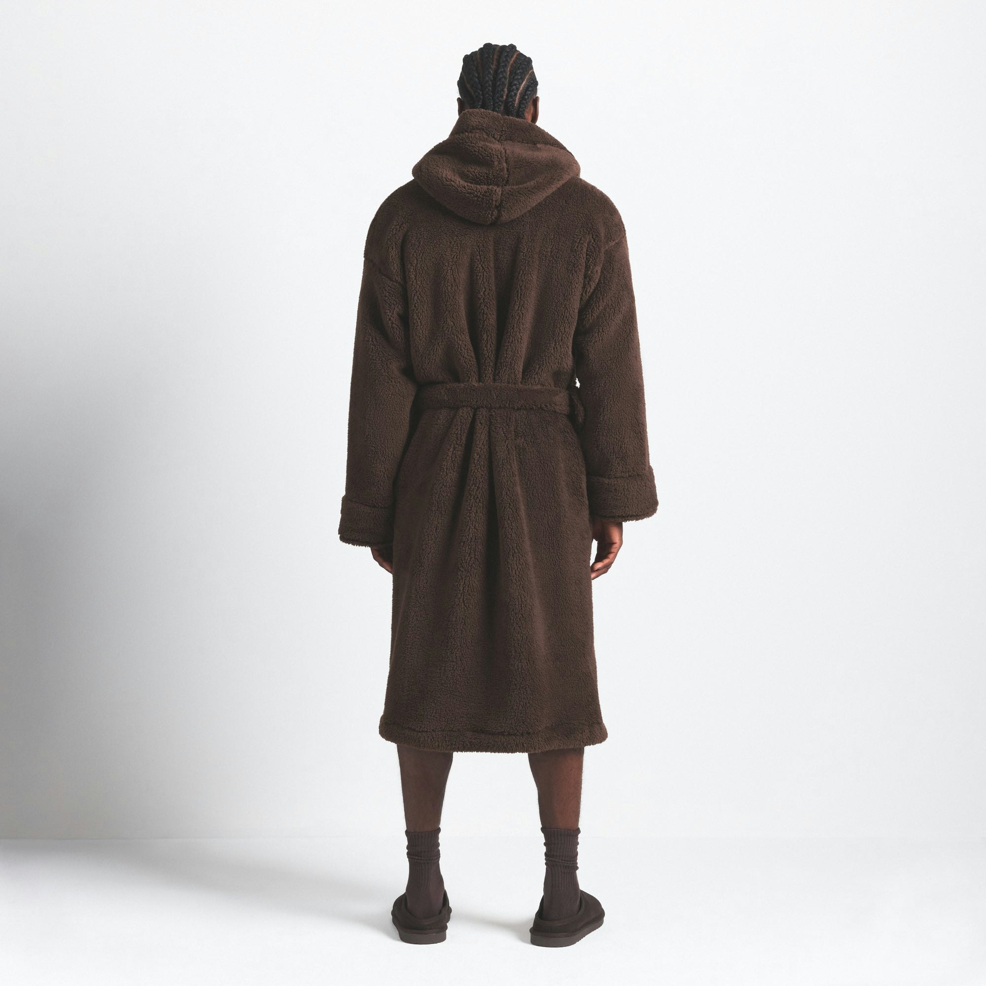 PLUSH MENS ROBE | ESPRESSO ON A MODEL SIDE VIEW @ | FOCUS: 0.0, 1.0, 0.9