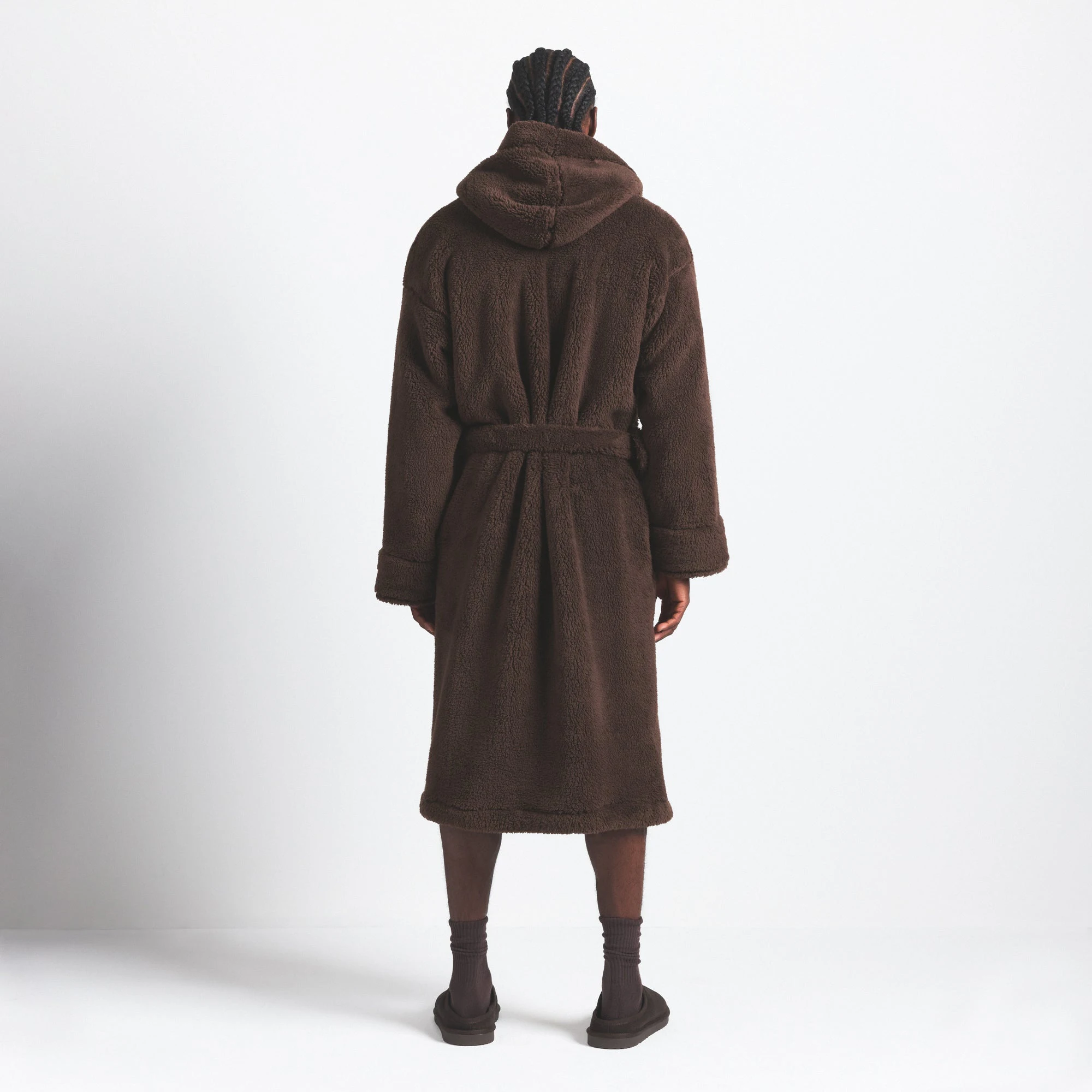 PLUSH MENS ROBE | ESPRESSO ON A MODEL SIDE VIEW @ | FOCUS: 0.0, 1.0, 0.9
