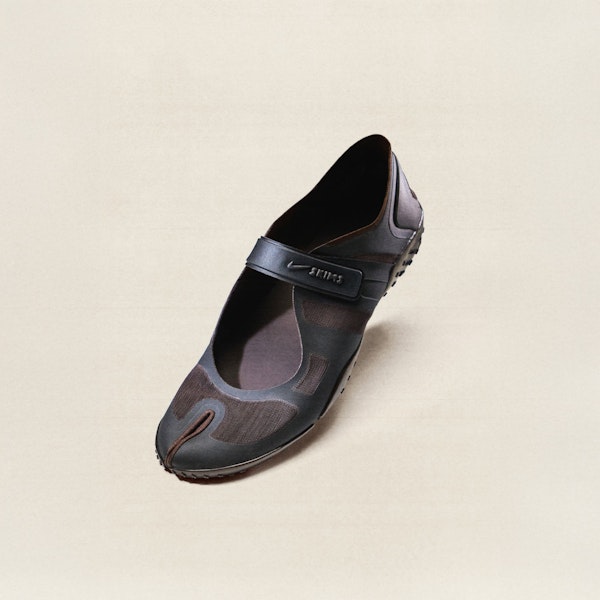 NikeSKIMS FOOTWEAR MESH RIFT | VELVET BROWN CAMPAIGN IMAGERY @ | FOCUS: 0.0, 1.0, 0.9