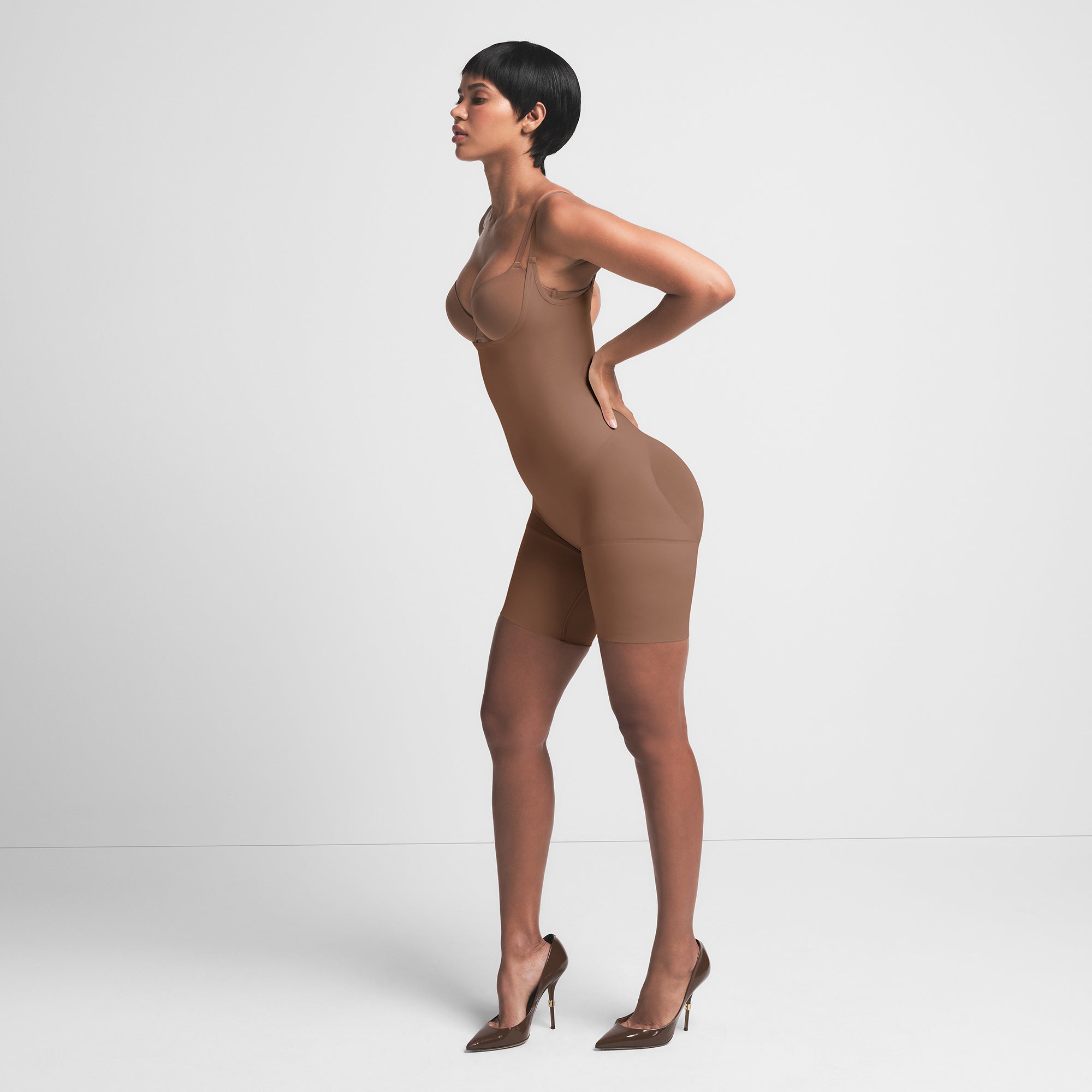 SEAMLESS SCULPT BUTT LIFTING OPEN BUST BODYSUIT | ONYX