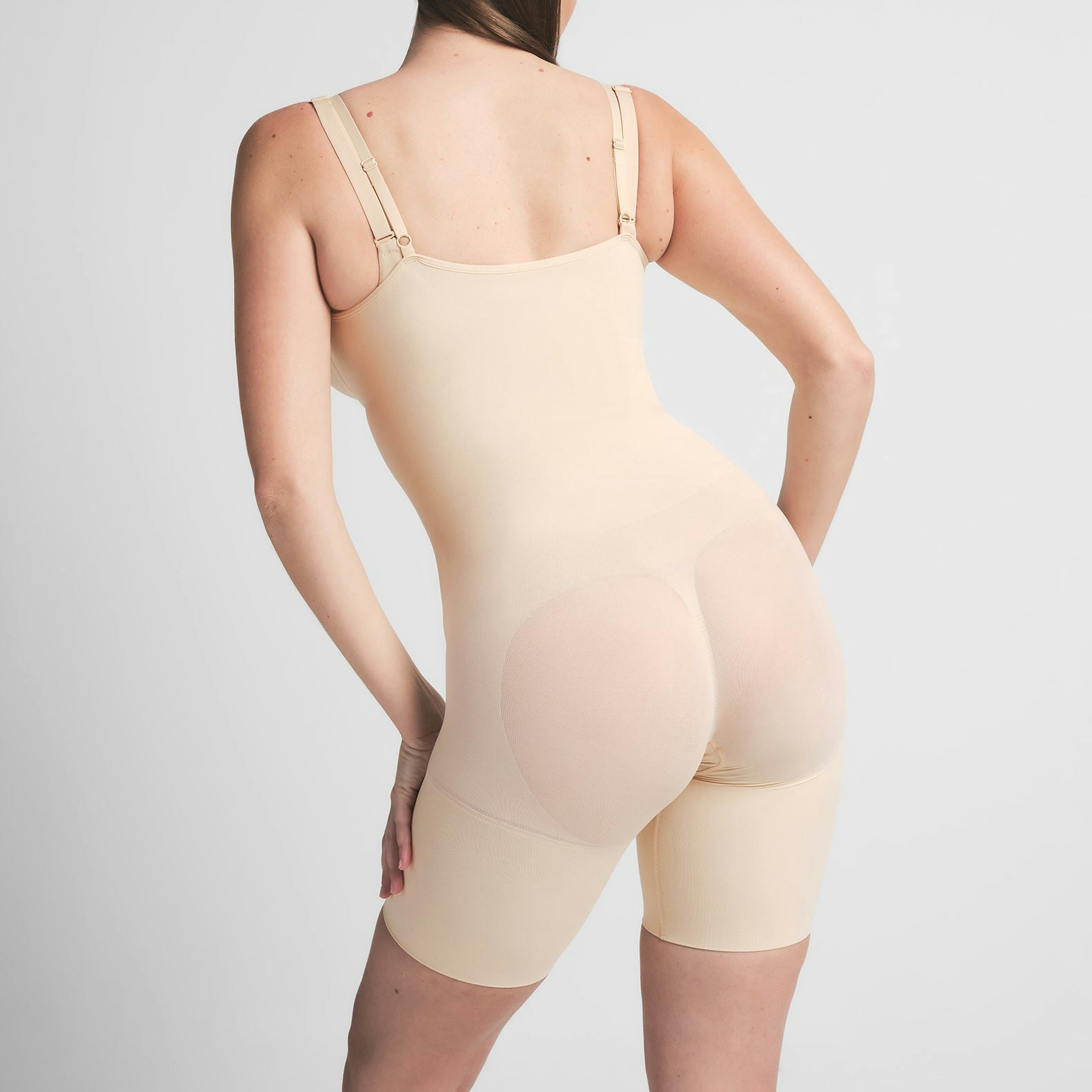 SEAMLESS SCULPT BUTT LIFTING OPEN BUST BODYSUIT | SAND ON A MODEL BACK VIEW | FOCUS: 0.0, 1.0, 0.9