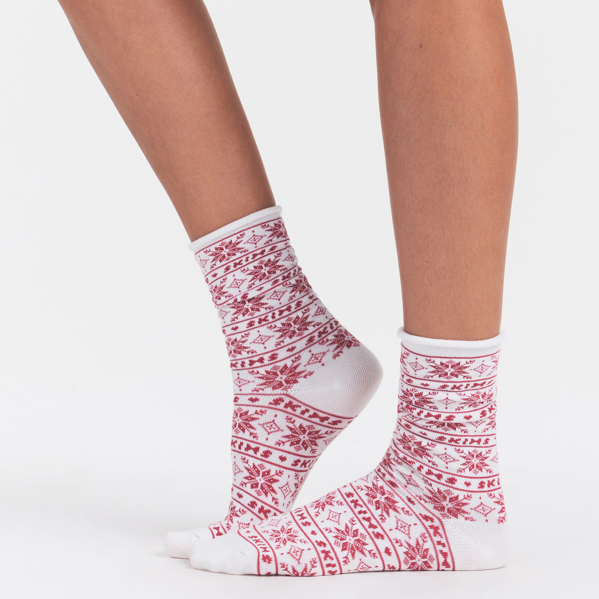 TEXTURED SOCK 3-PACK | RED FAIRISLE MULTI ON A MODEL SIDE VIEW @ | FOCUS: 0.0, 1.0, 0.9
