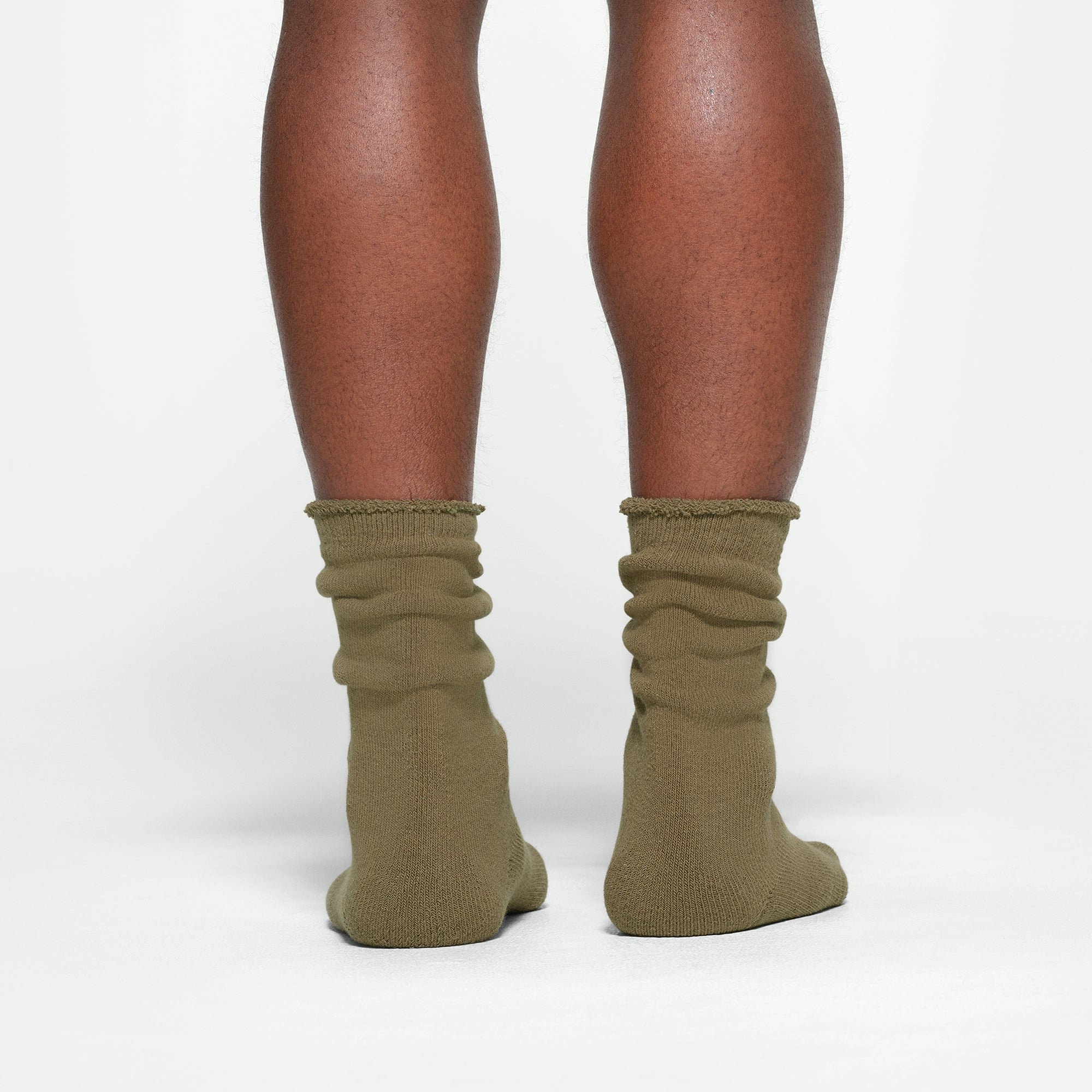 MENS LOUNGE SOCK WORN BY A MODEL IN BACK VIEW